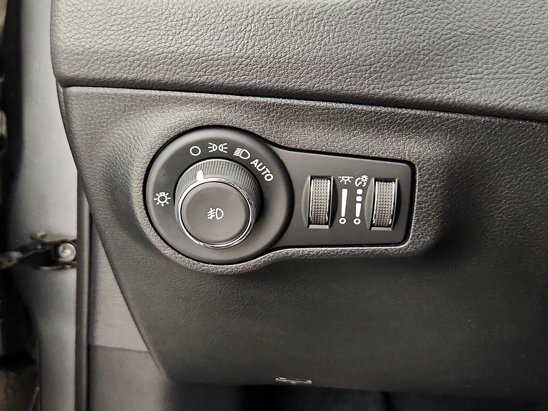 Thumbnail: 2019 Jeep Compass - 13