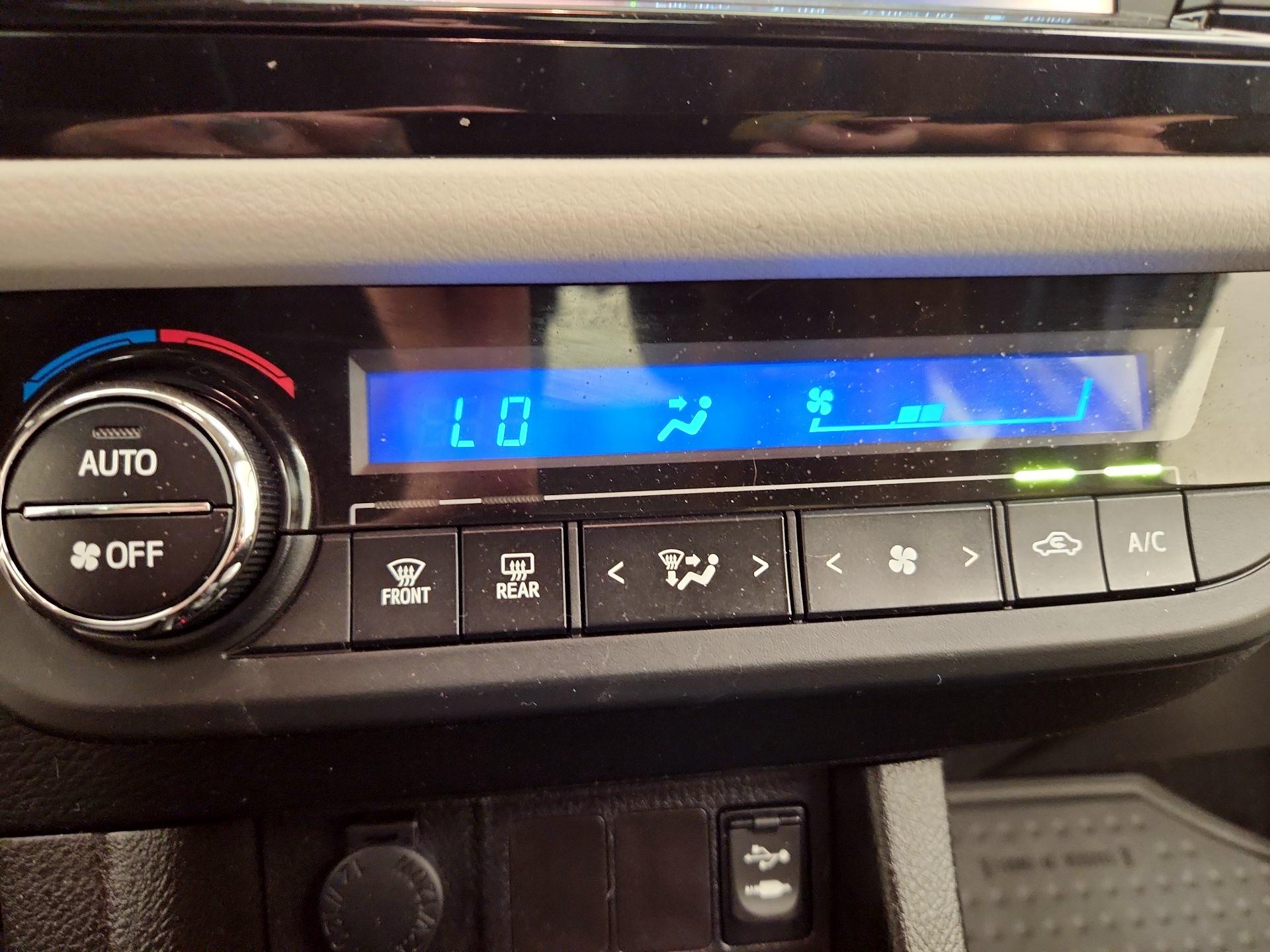 Thumbnail: 2014 Toyota Corolla - 15