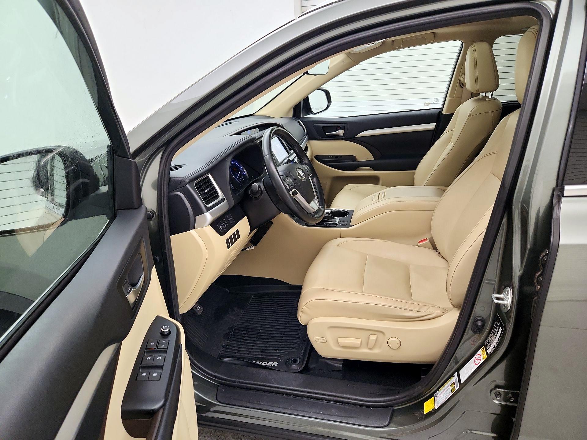 Thumbnail: 2019 Toyota Highlander - 11