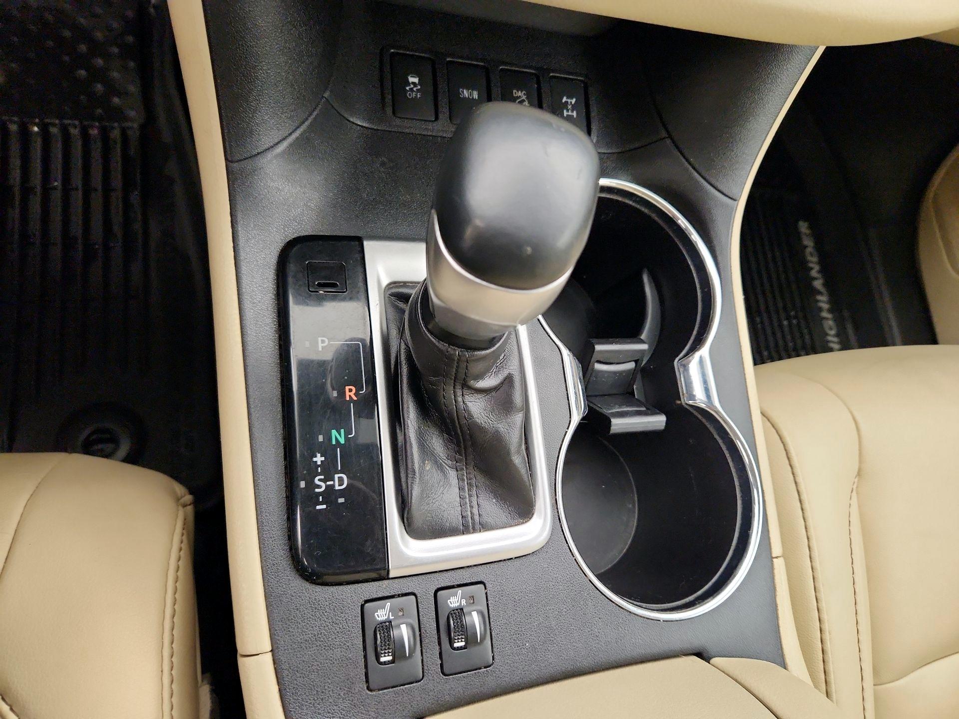 Thumbnail: 2019 Toyota Highlander - 17