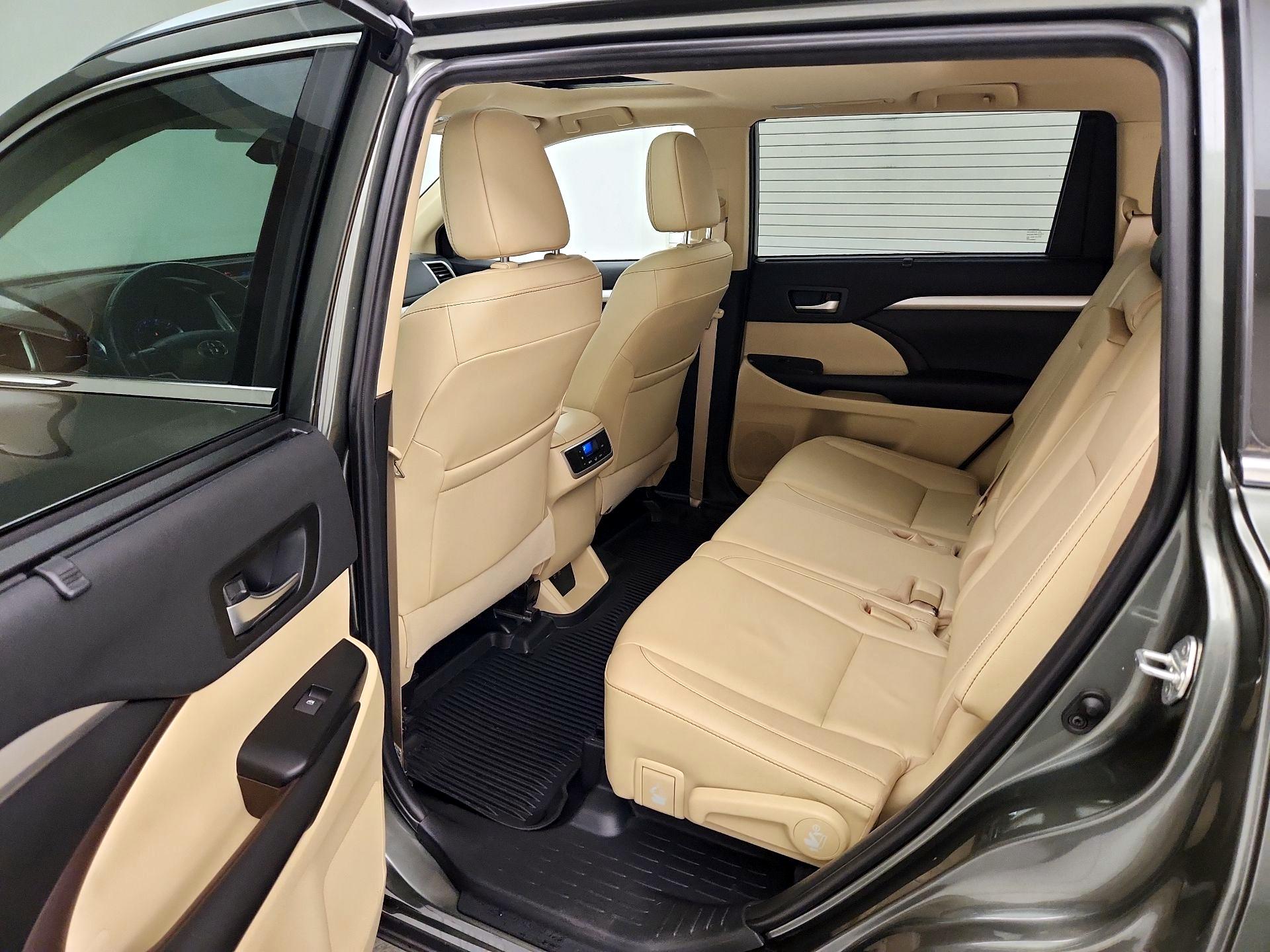 Thumbnail: 2019 Toyota Highlander - 20