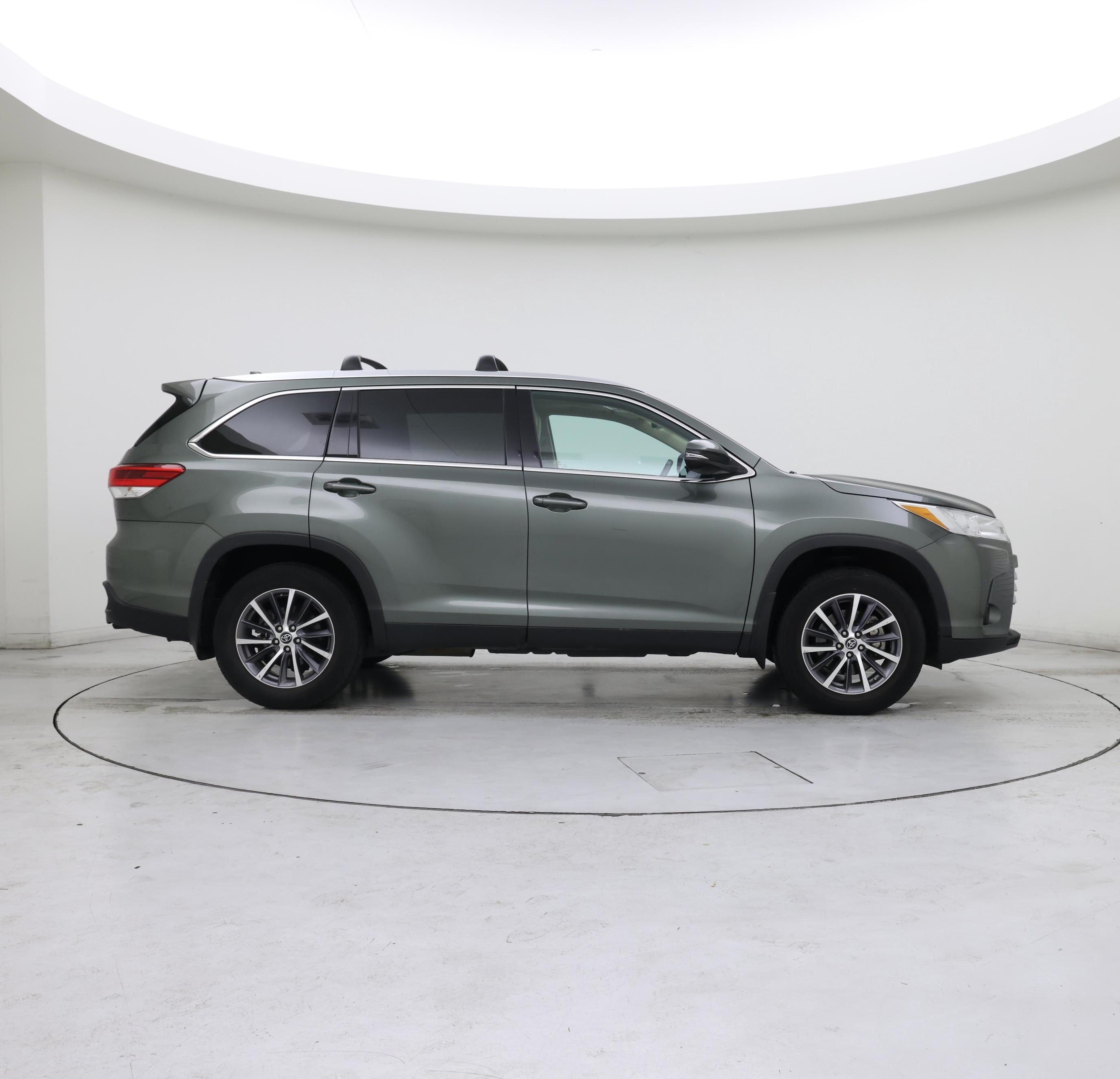 Thumbnail: 2019 Toyota Highlander - 7