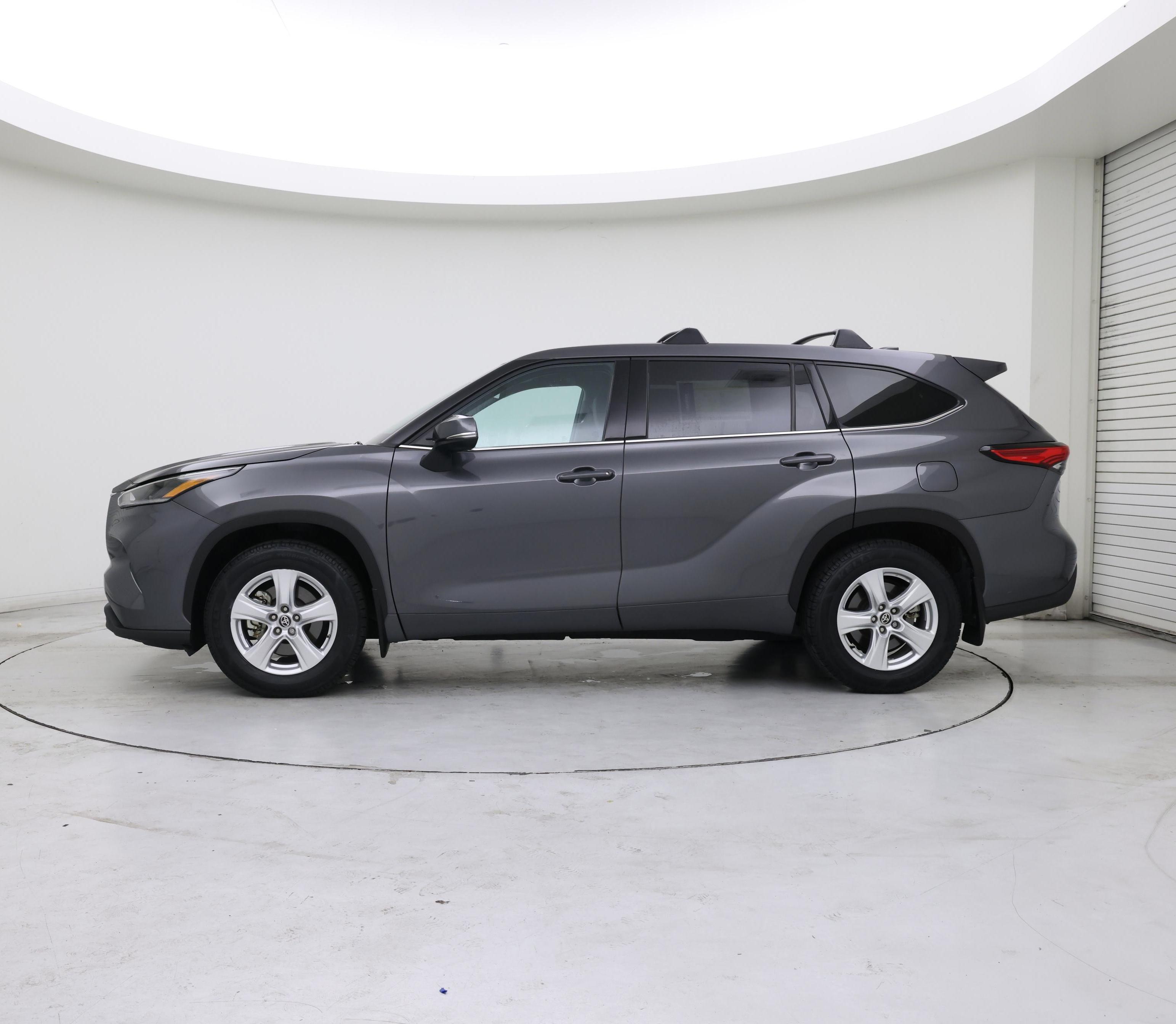 Thumbnail: 2021 Toyota Highlander - 3