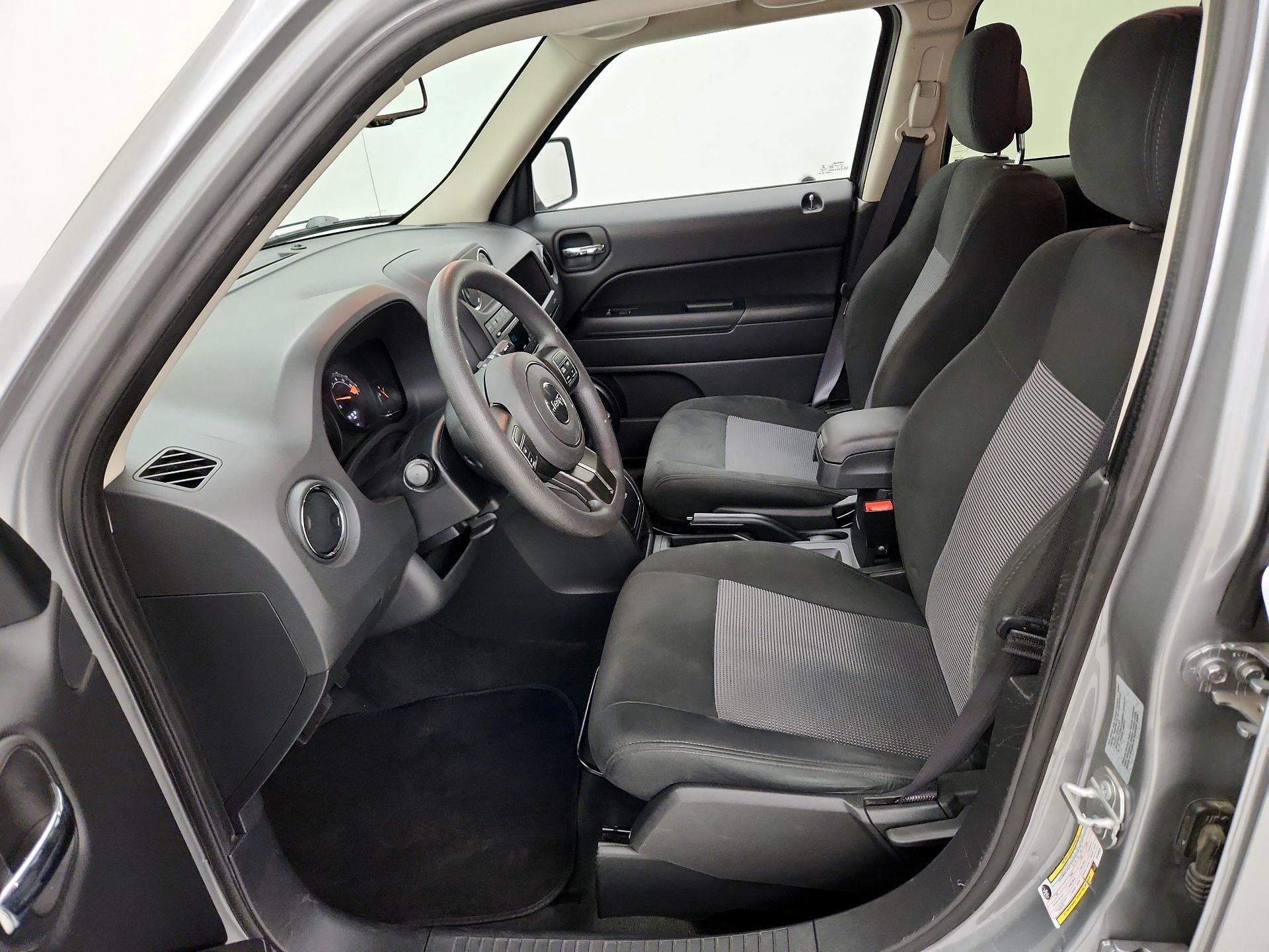 Thumbnail: 2017 Jeep Patriot - 11