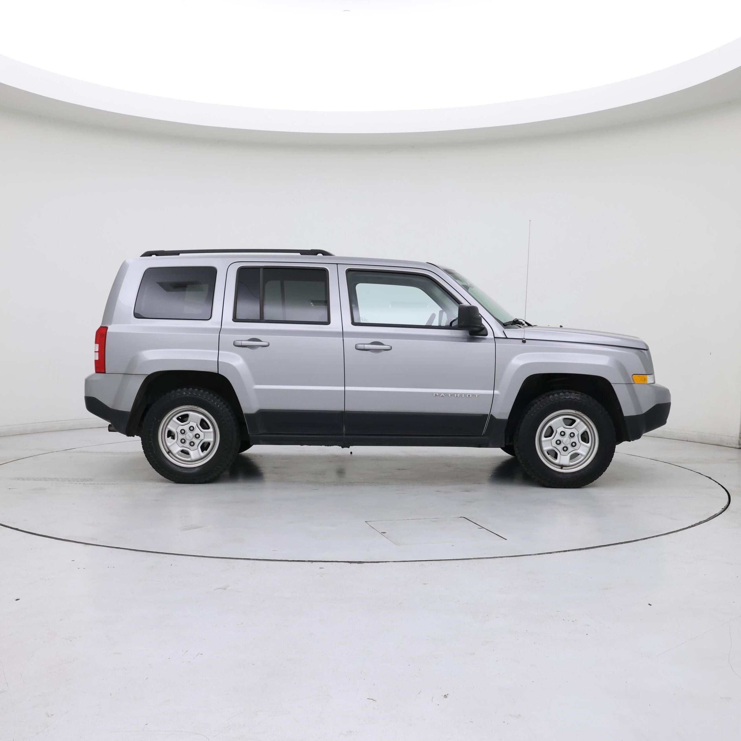 Thumbnail: 2017 Jeep Patriot - 7