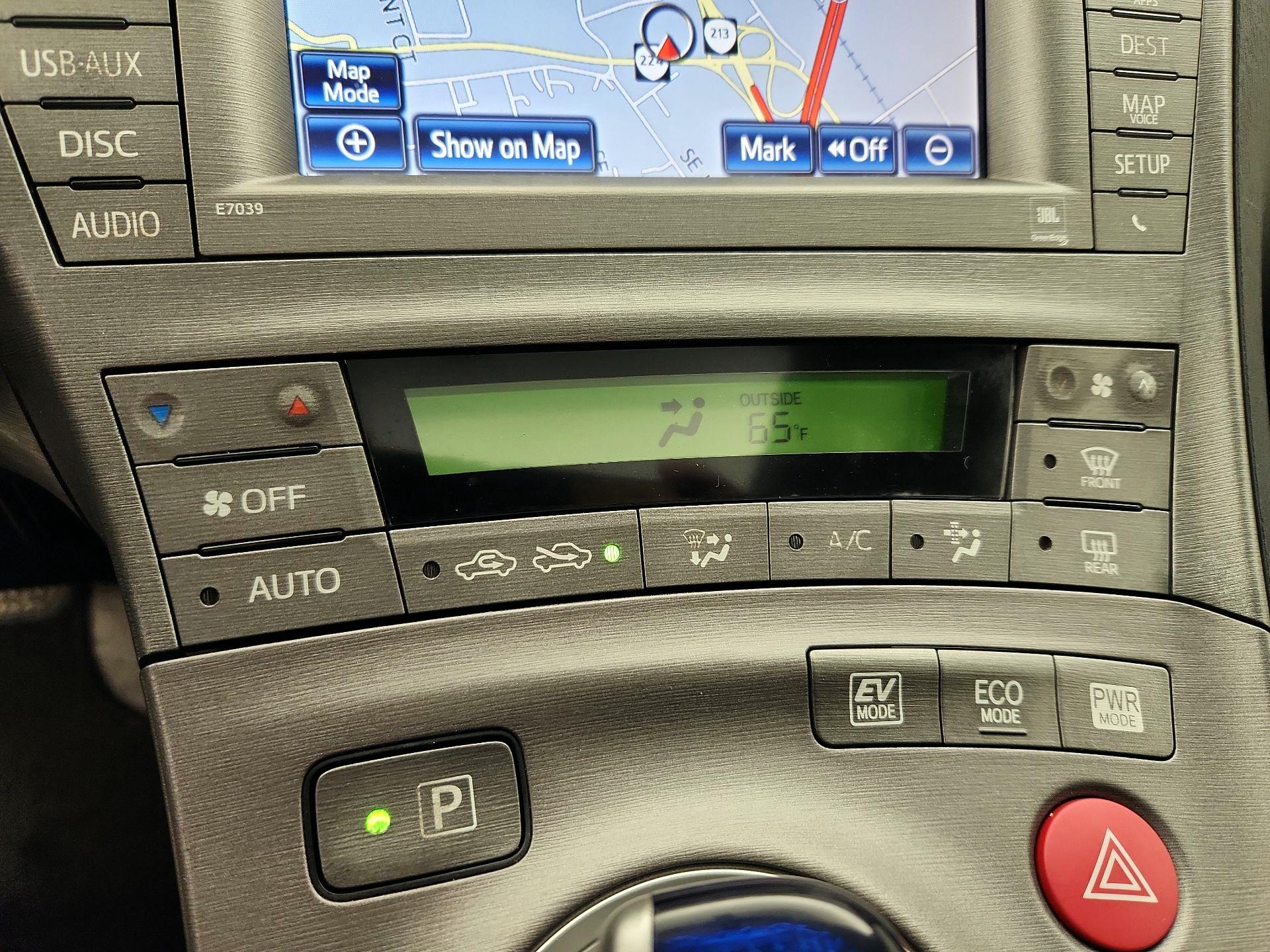 Thumbnail: 2014 Toyota Prius - 17