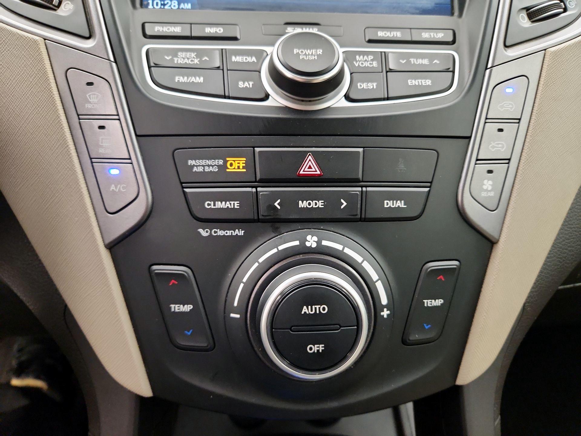Thumbnail: 2015 Hyundai Santa Fe - 17