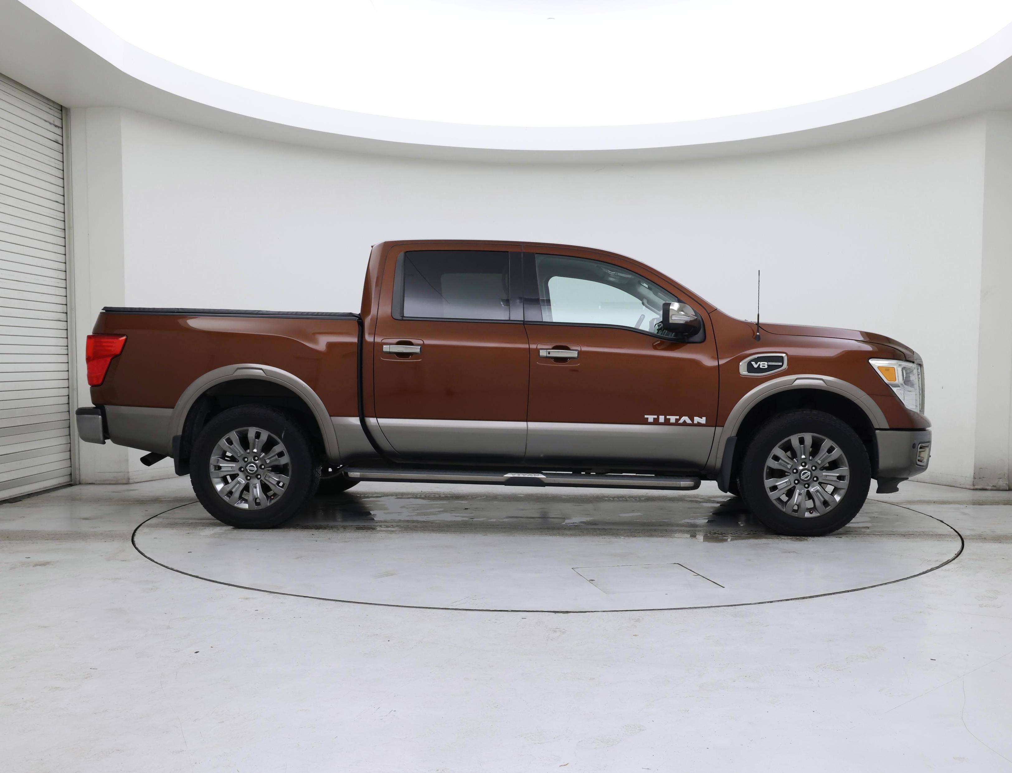 Thumbnail: 2017 Nissan Titan - 7
