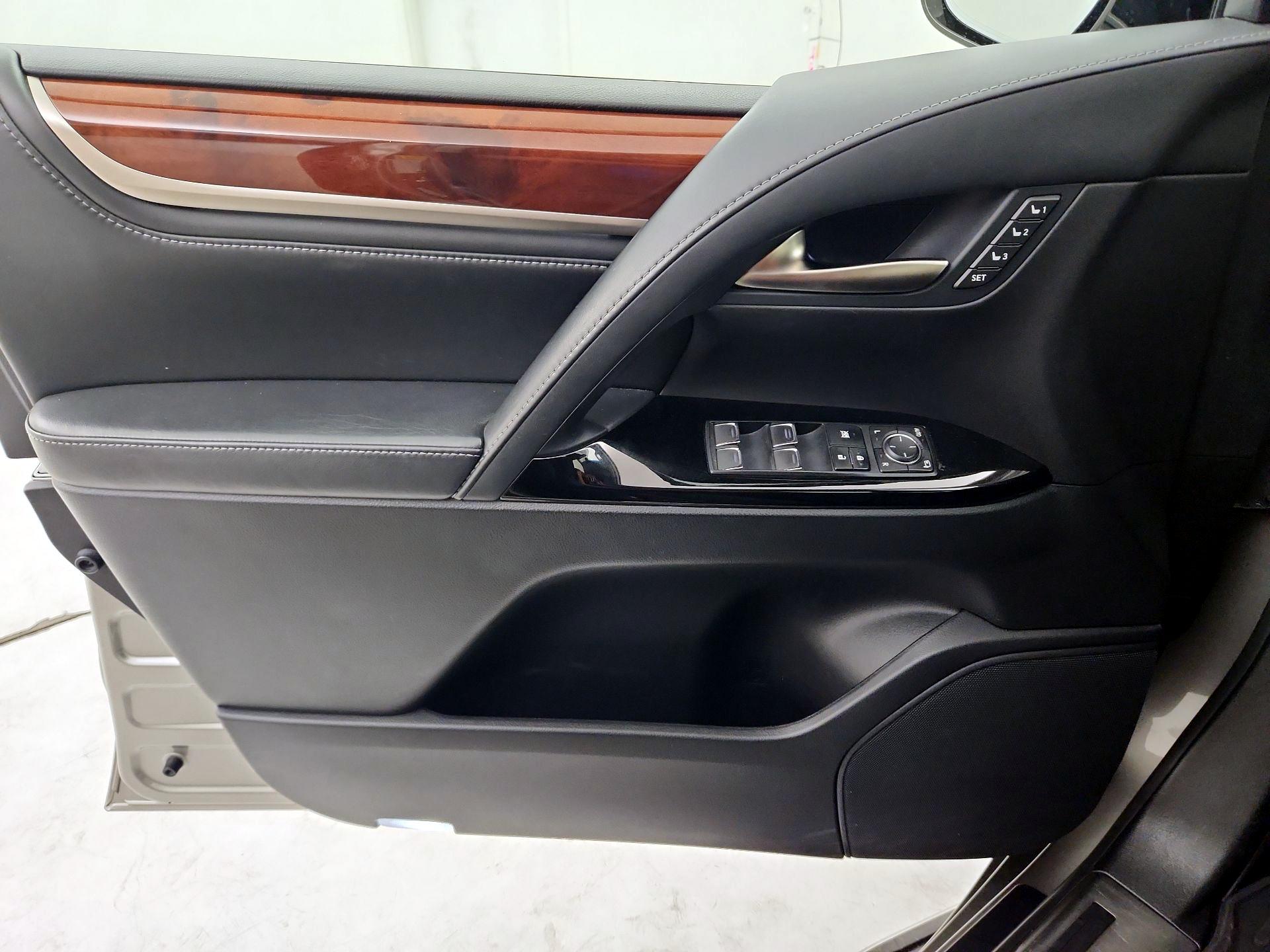 Thumbnail: 2019 Lexus LX - 12
