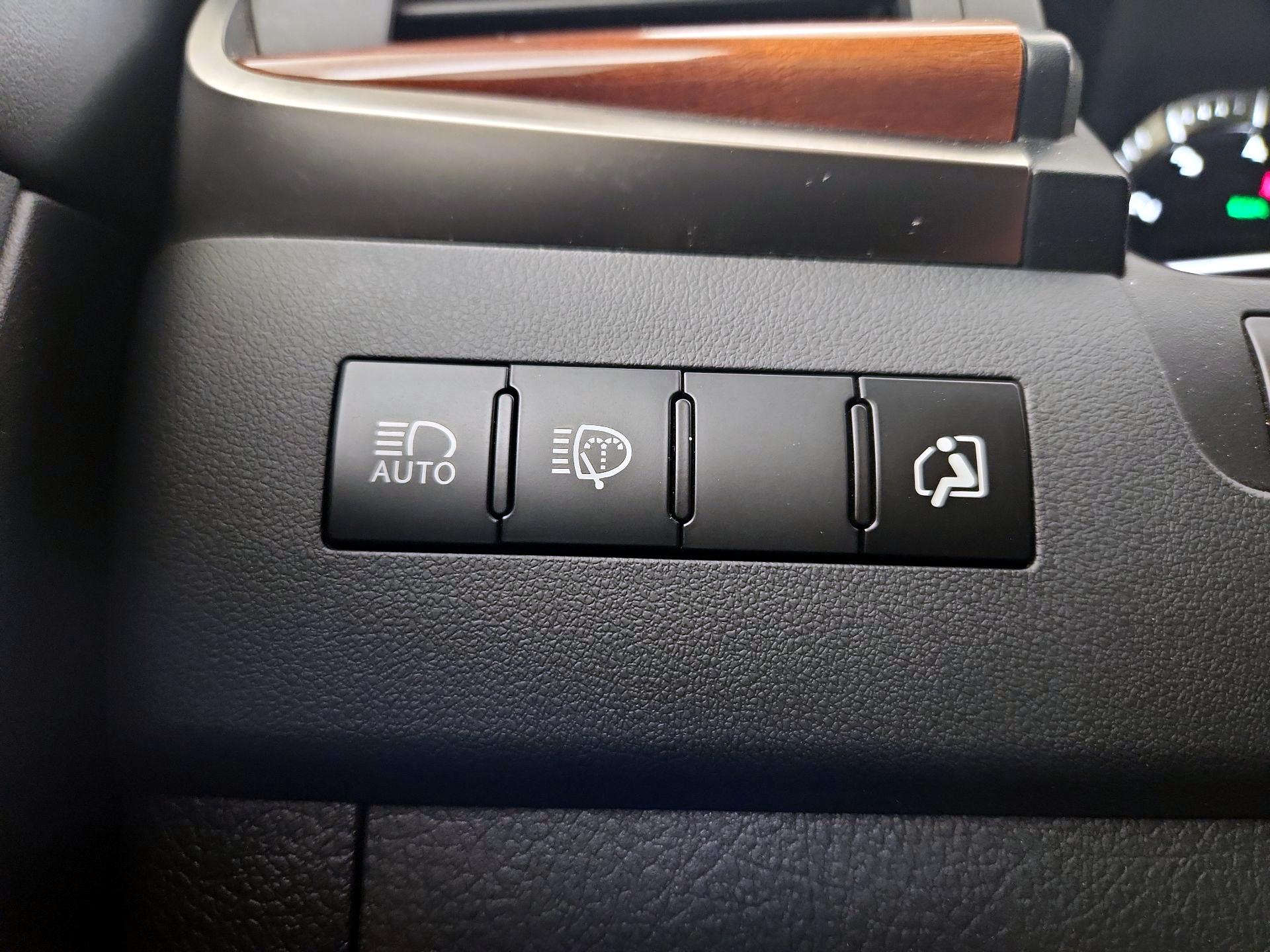 Thumbnail: 2019 Lexus LX - 13
