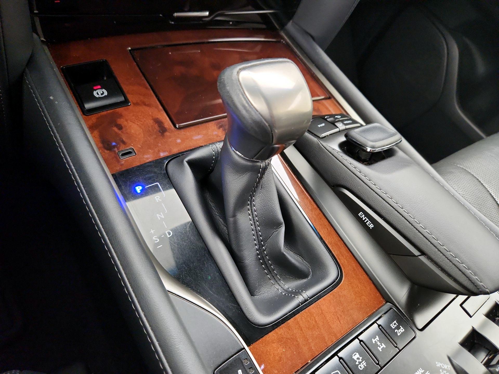 Thumbnail: 2019 Lexus LX - 18