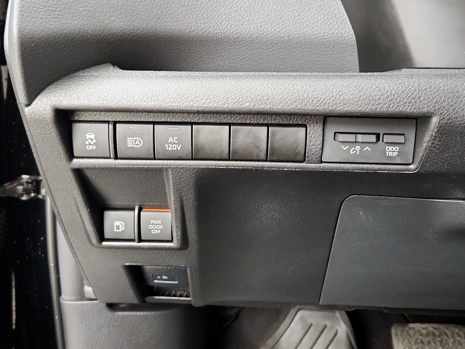 Thumbnail: 2023 Toyota Sienna - 13