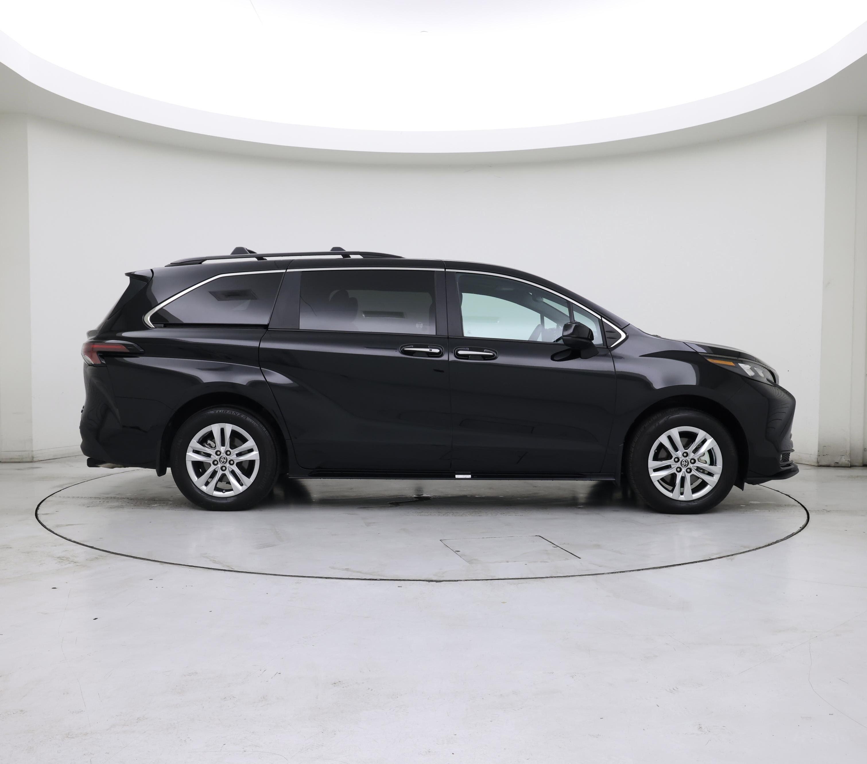 Thumbnail: 2023 Toyota Sienna - 7