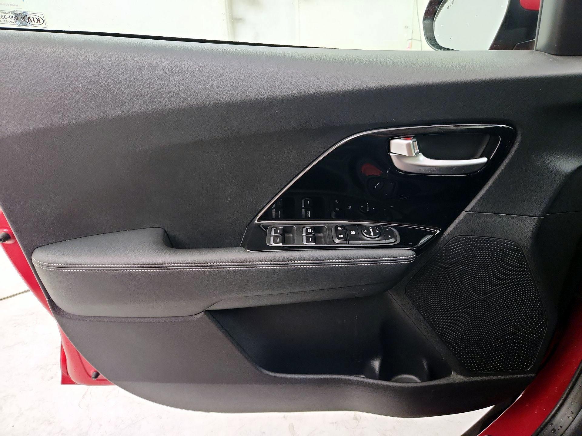 Thumbnail: 2020 Kia Niro - 12