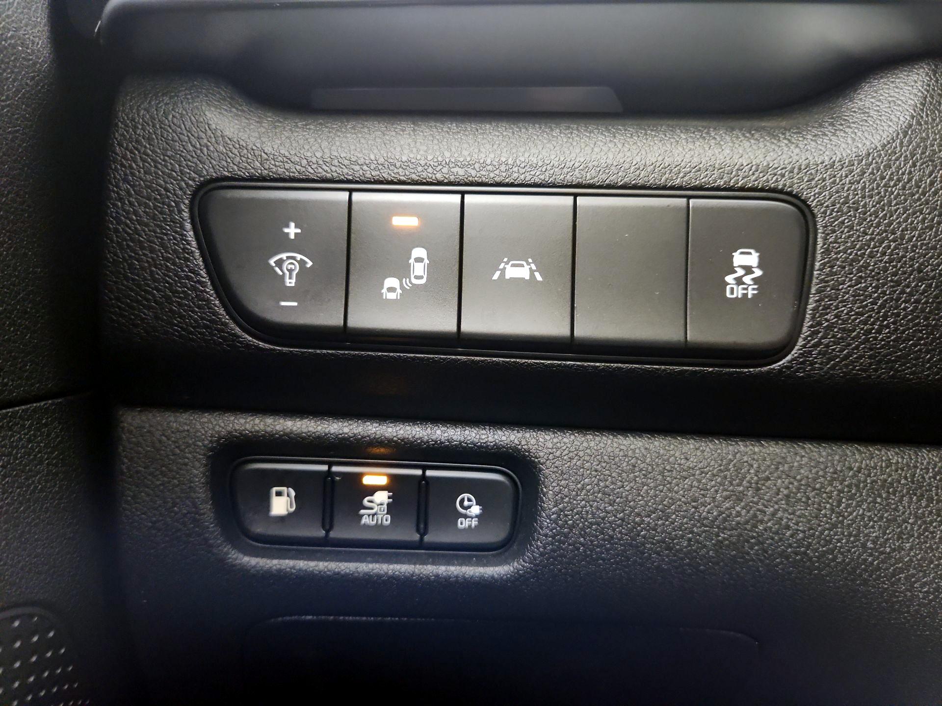 Thumbnail: 2020 Kia Niro - 13