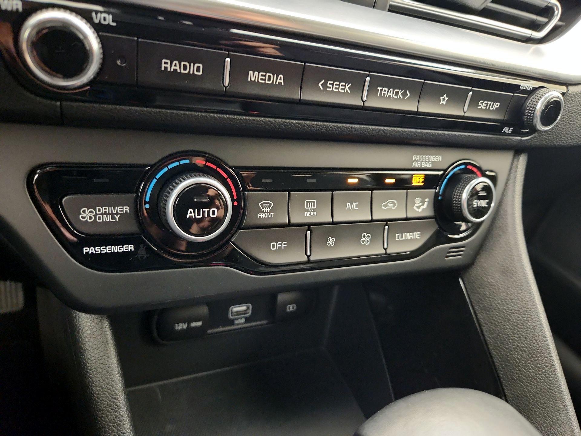 Thumbnail: 2020 Kia Niro - 16