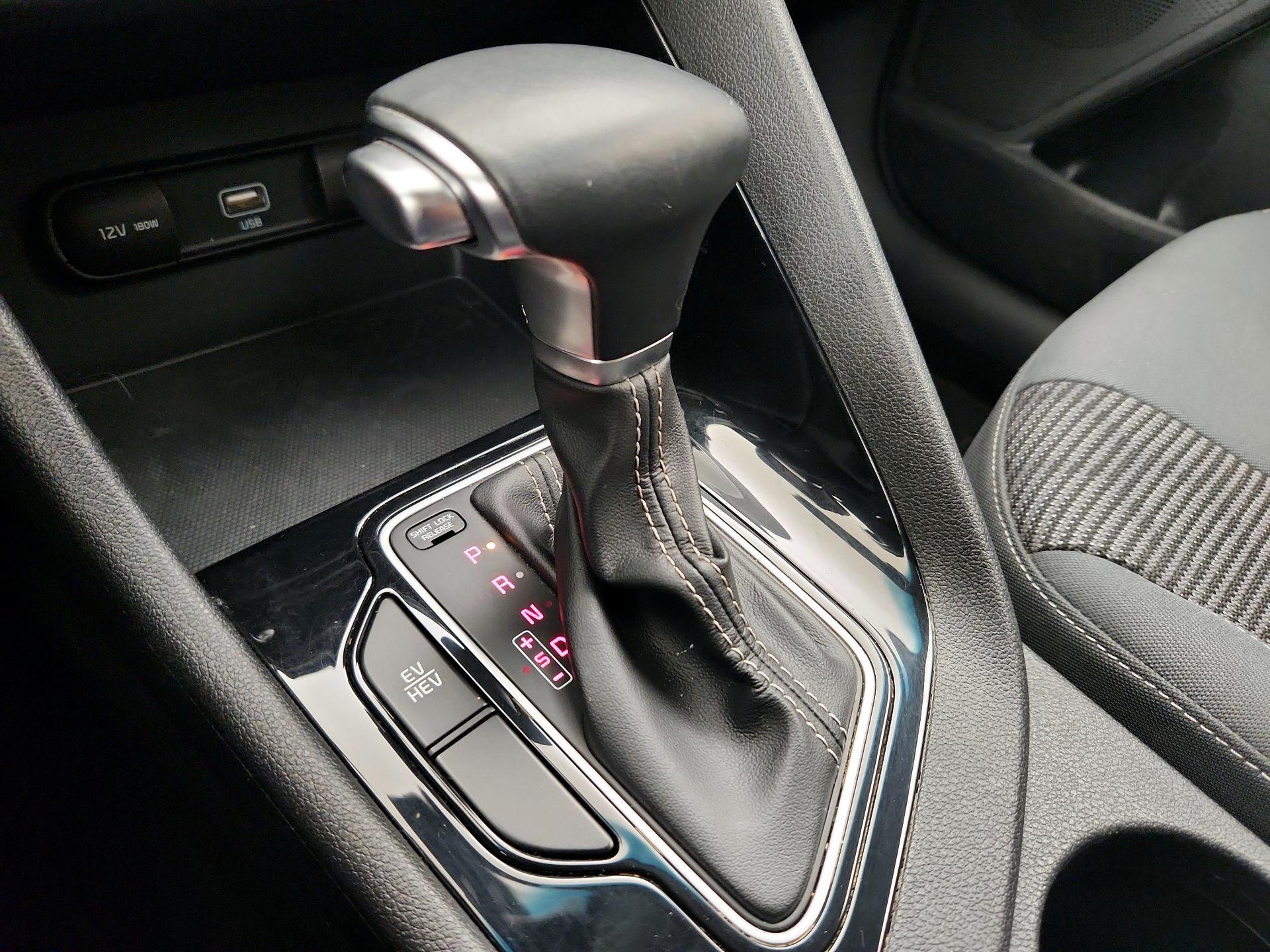 Thumbnail: 2020 Kia Niro - 17