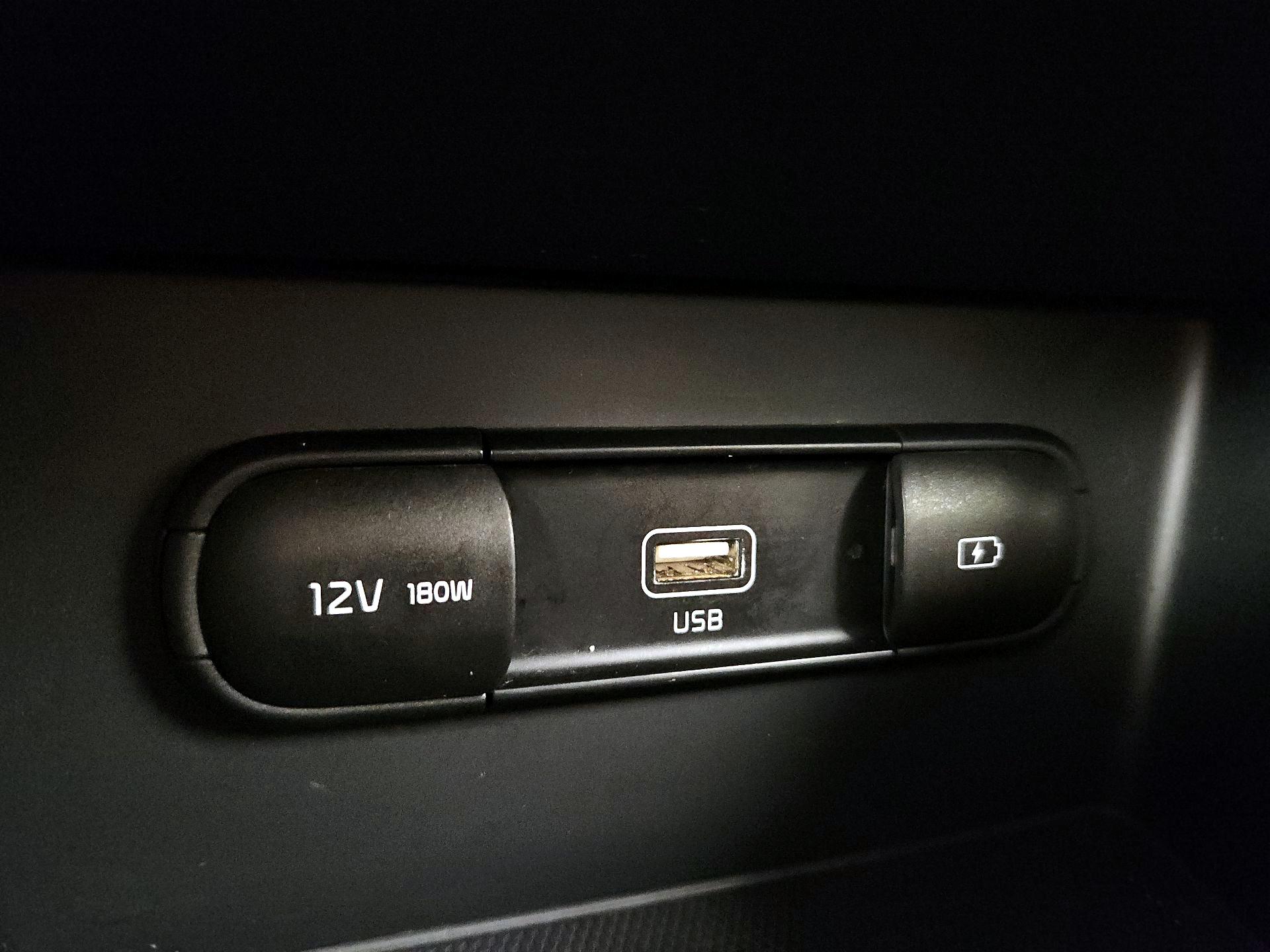 Thumbnail: 2020 Kia Niro - 18