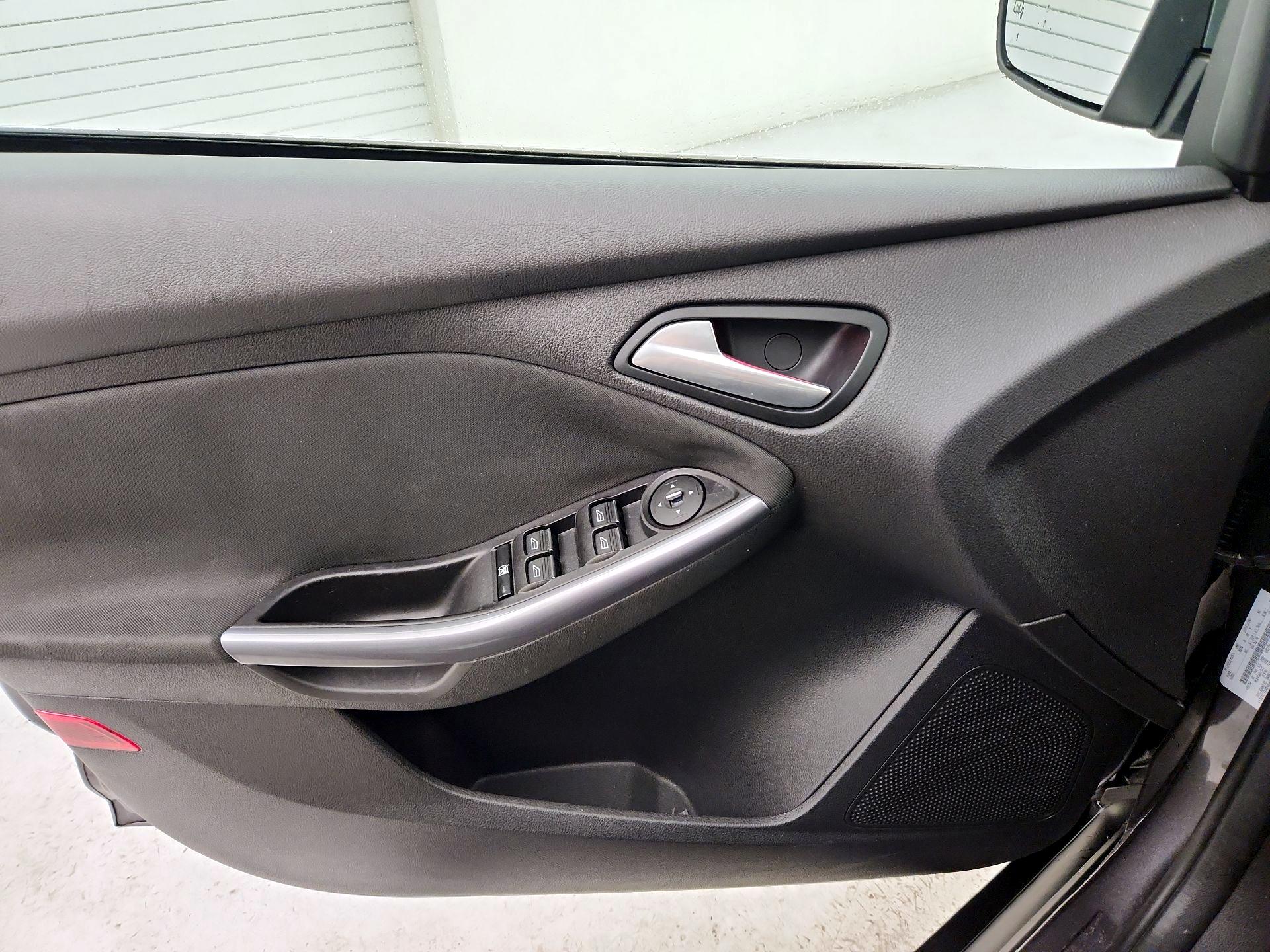 Thumbnail: 2014 Ford Focus - 12