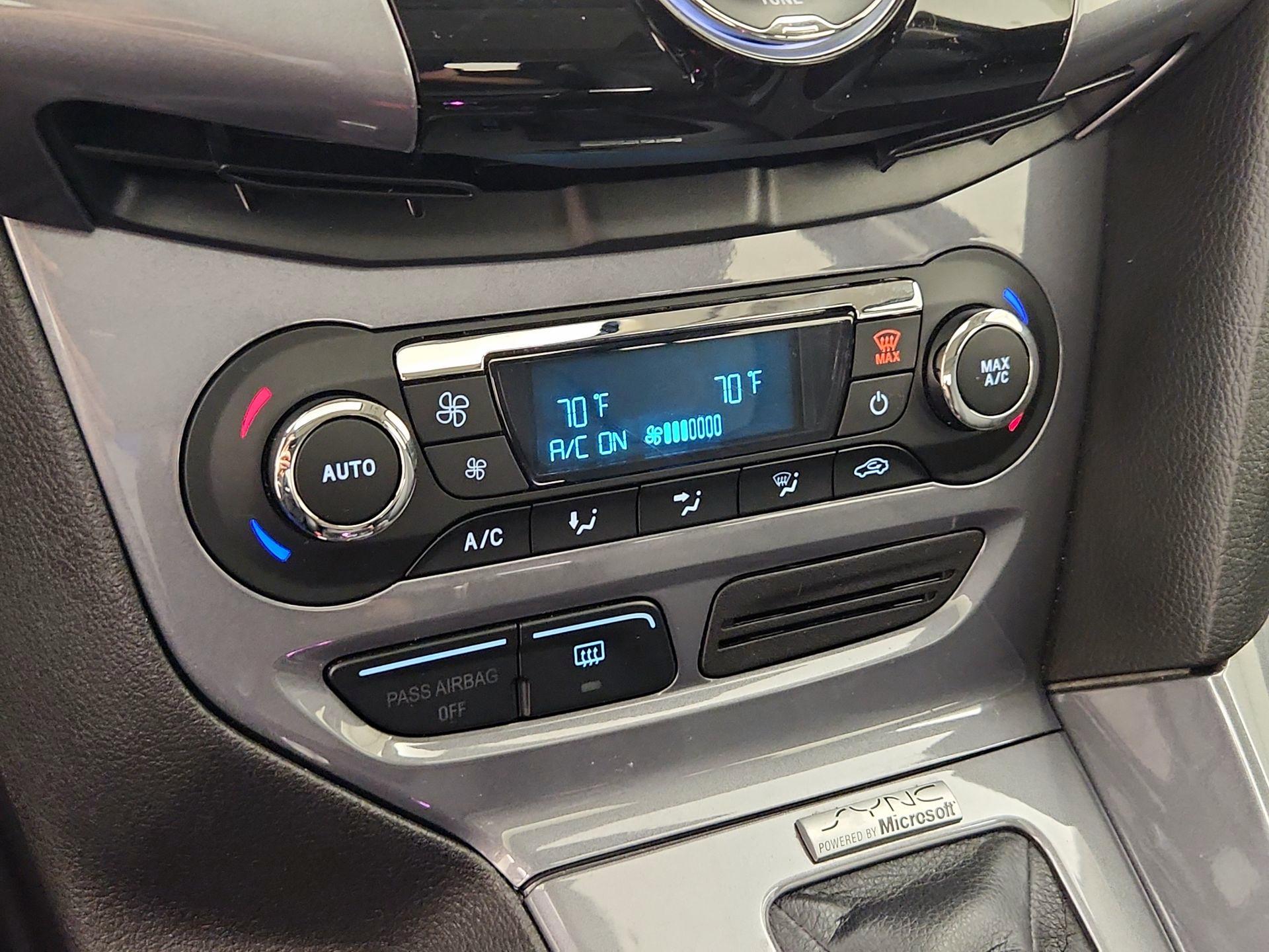 Thumbnail: 2014 Ford Focus - 17