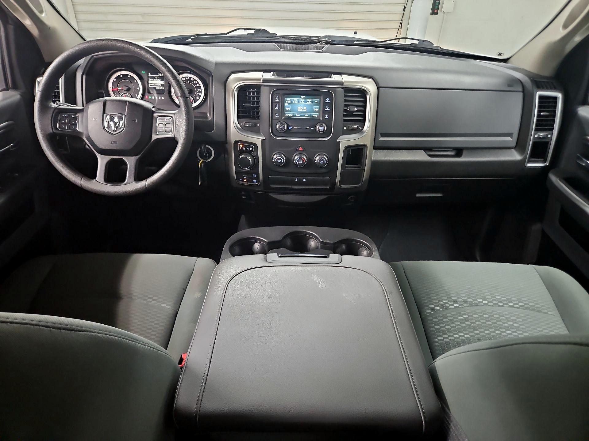 Thumbnail: 2020 RAM 1500 Classic - 9