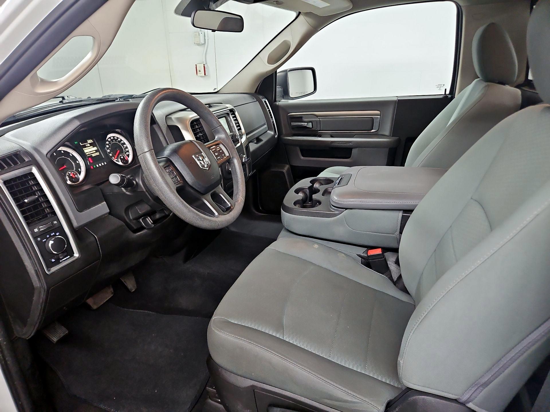 Thumbnail: 2020 RAM 1500 Classic - 11