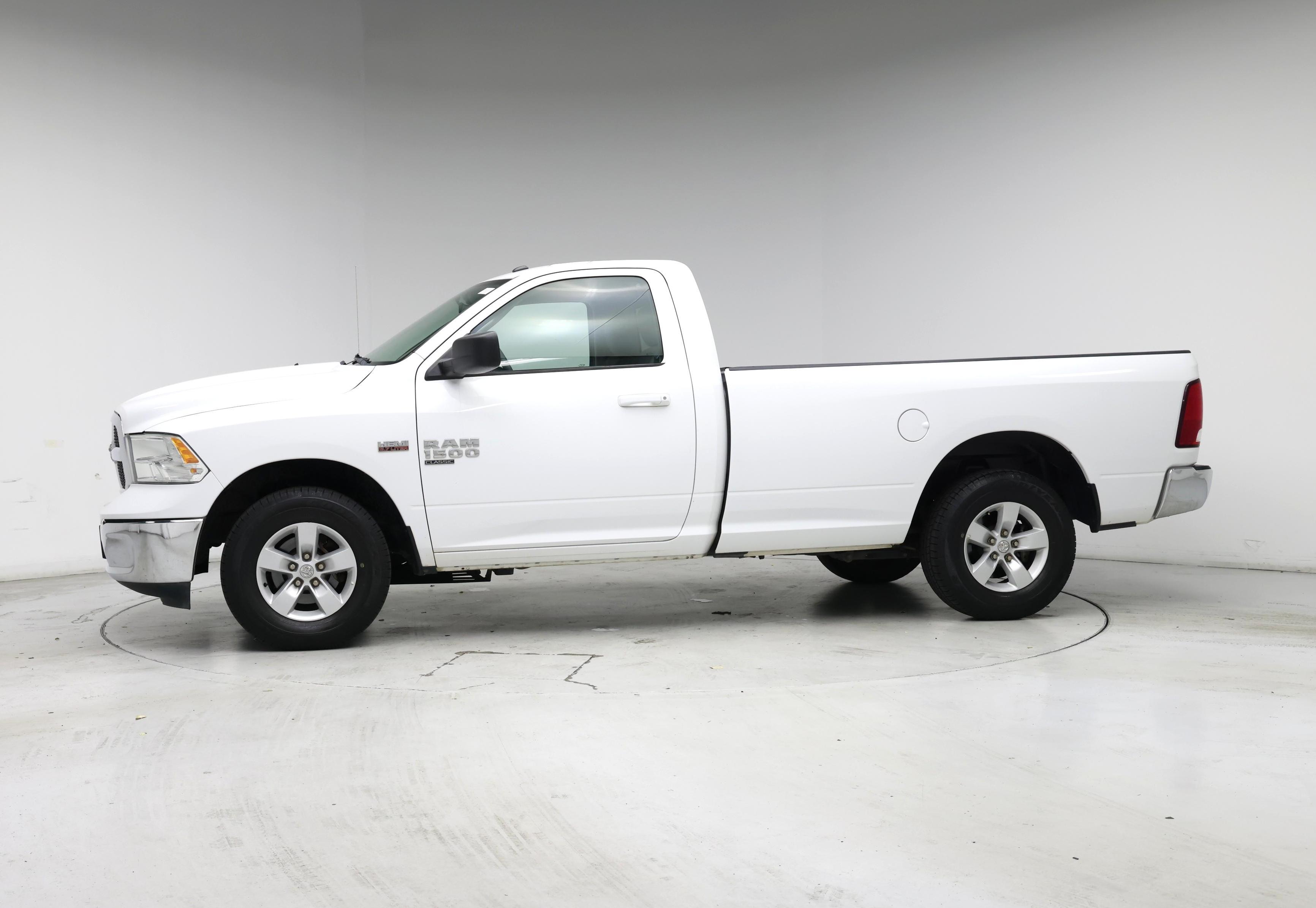 Thumbnail: 2020 RAM 1500 Classic - 3