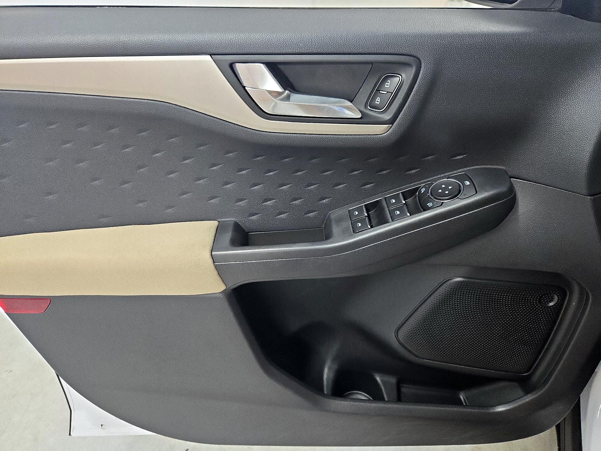 Thumbnail: 2020 Ford Escape - 12
