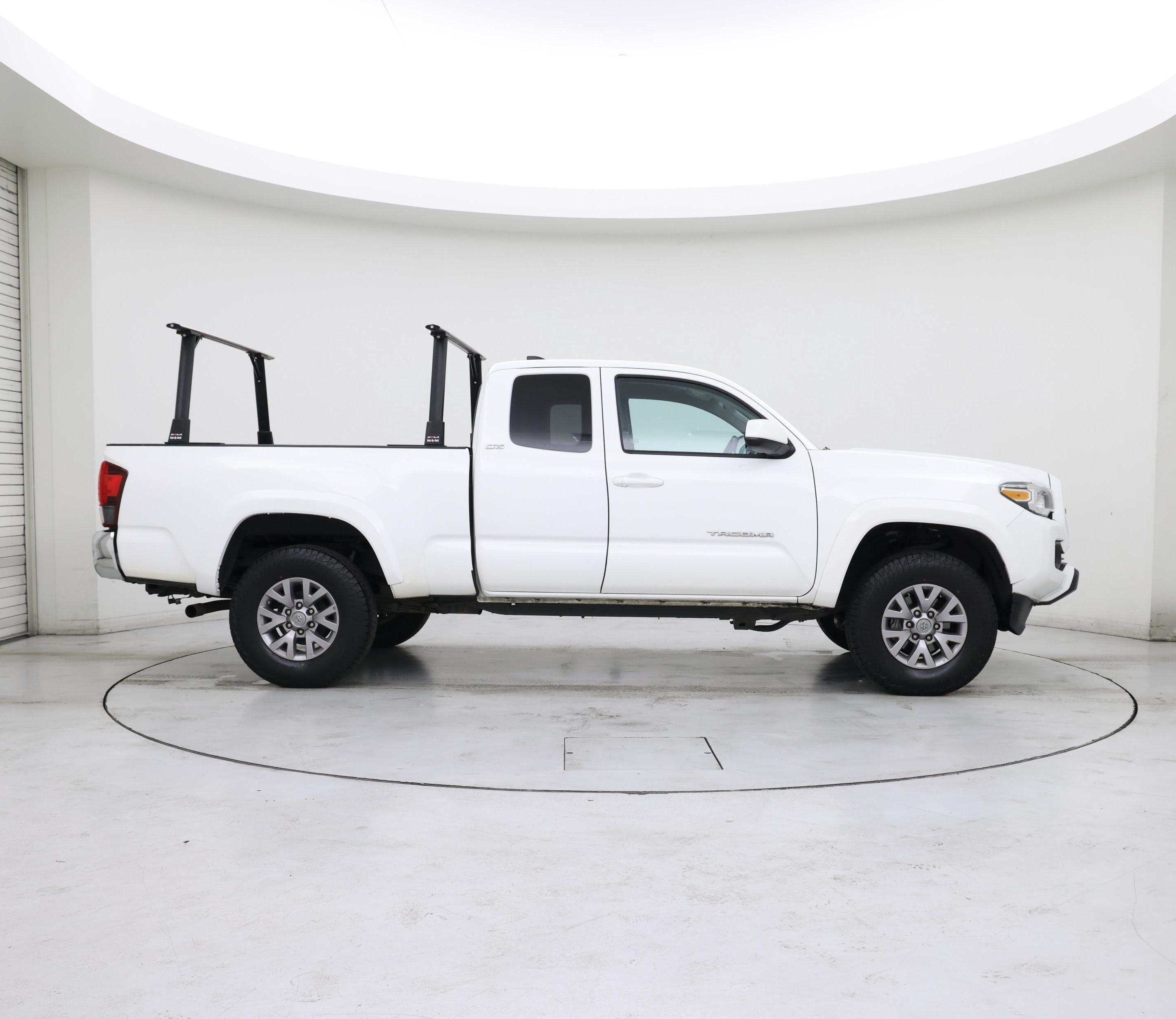 Thumbnail: 2018 Toyota Tacoma - 7