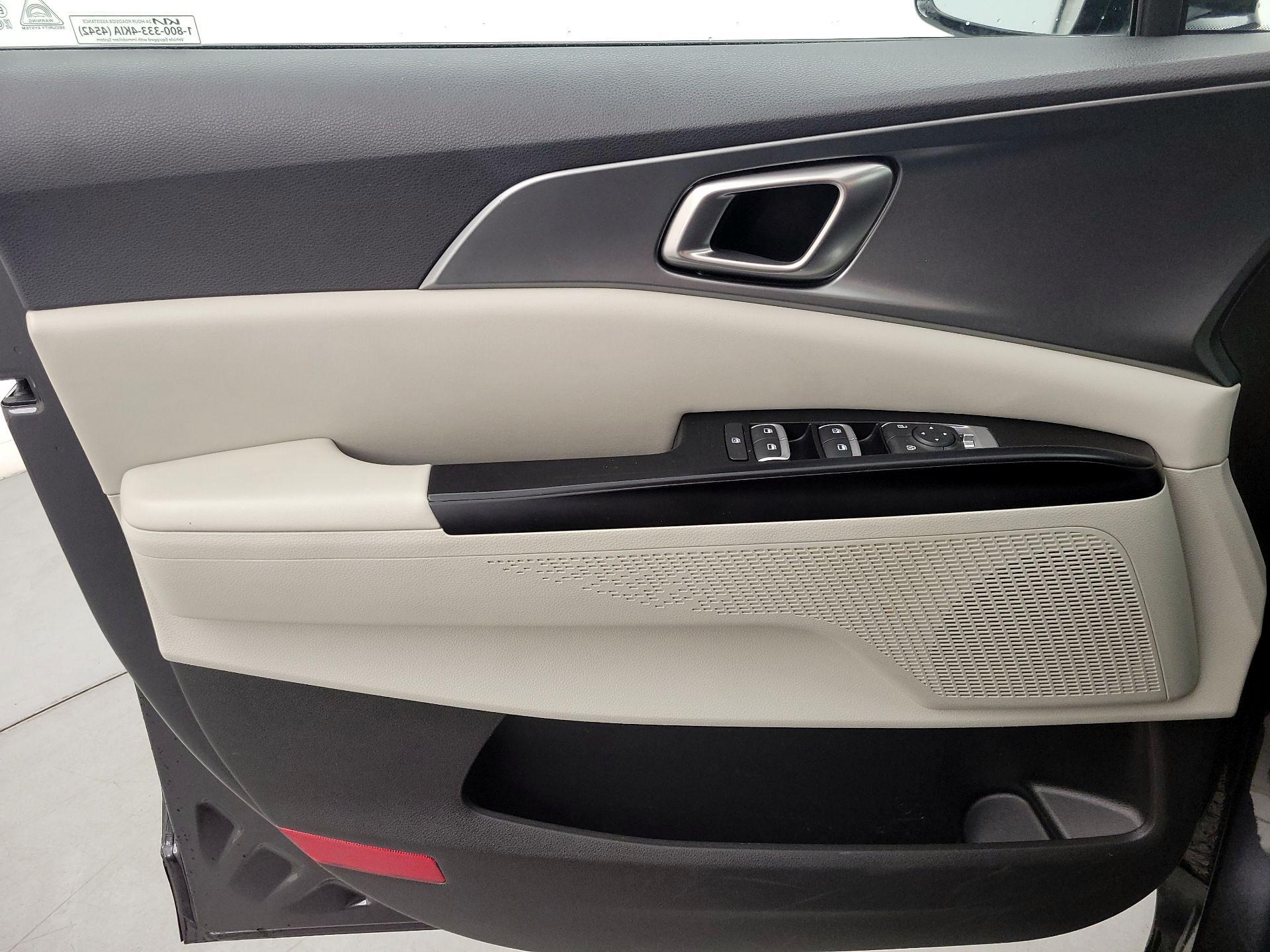 Thumbnail: 2023 Kia Carnival - 12