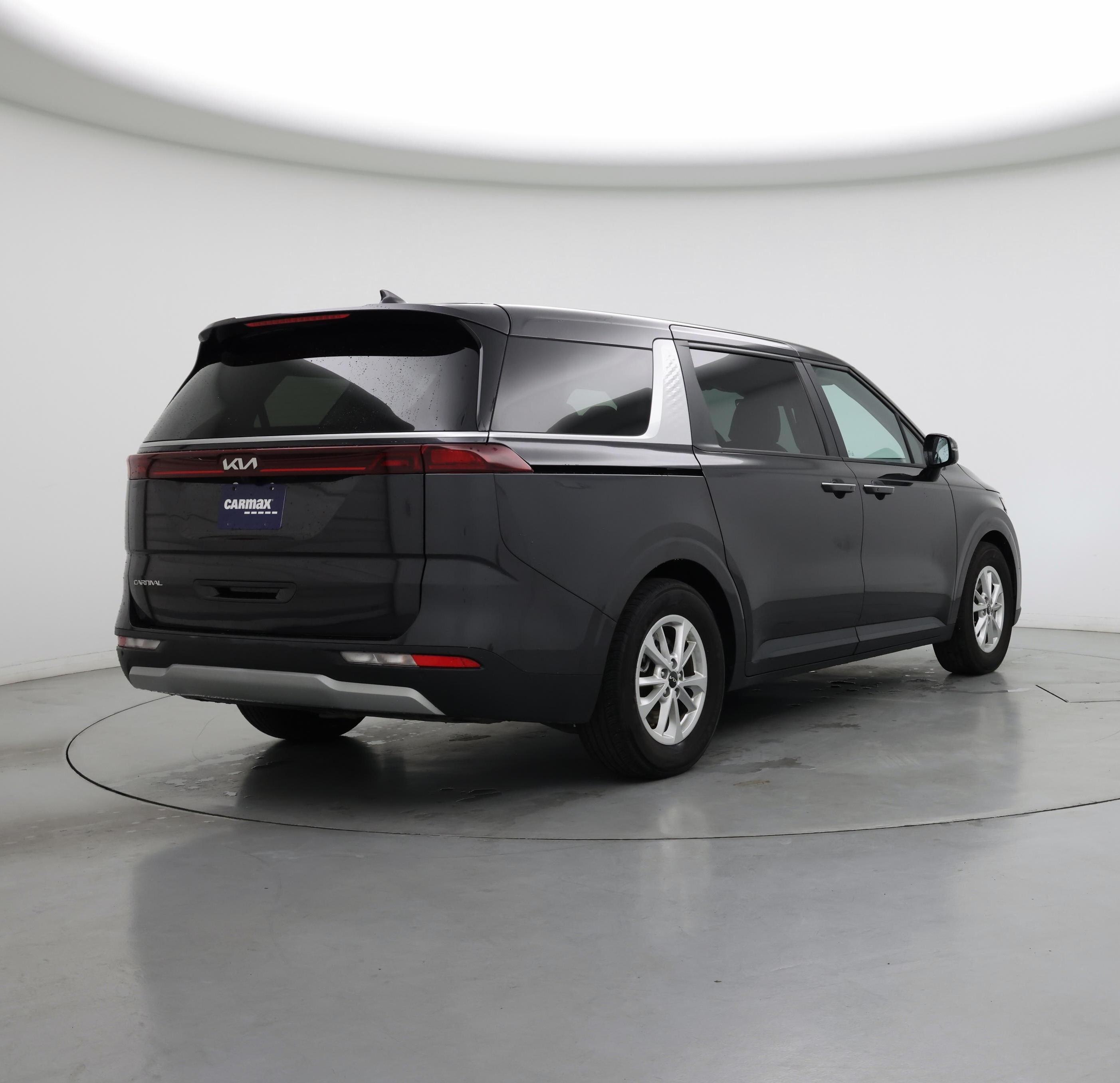 Thumbnail: 2023 Kia Carnival - 8