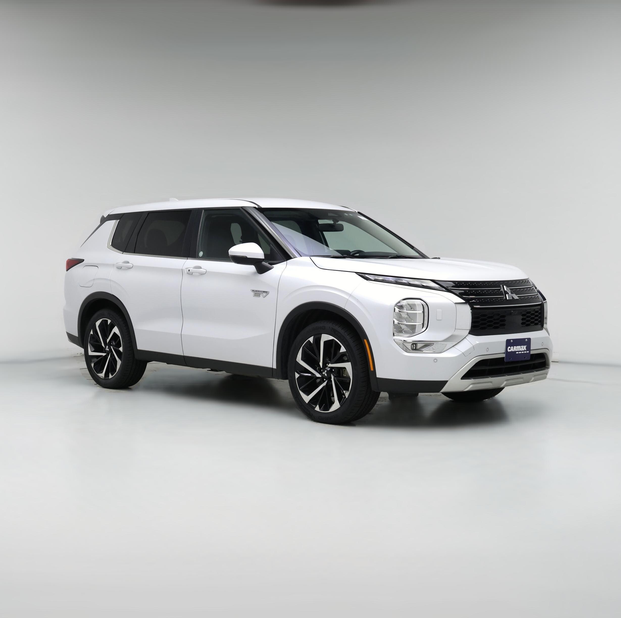 Thumbnail: 2023 Mitsubishi Outlander - 1