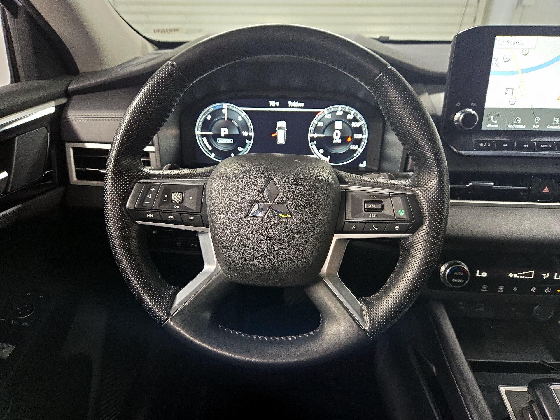 Thumbnail: 2023 Mitsubishi Outlander - 10