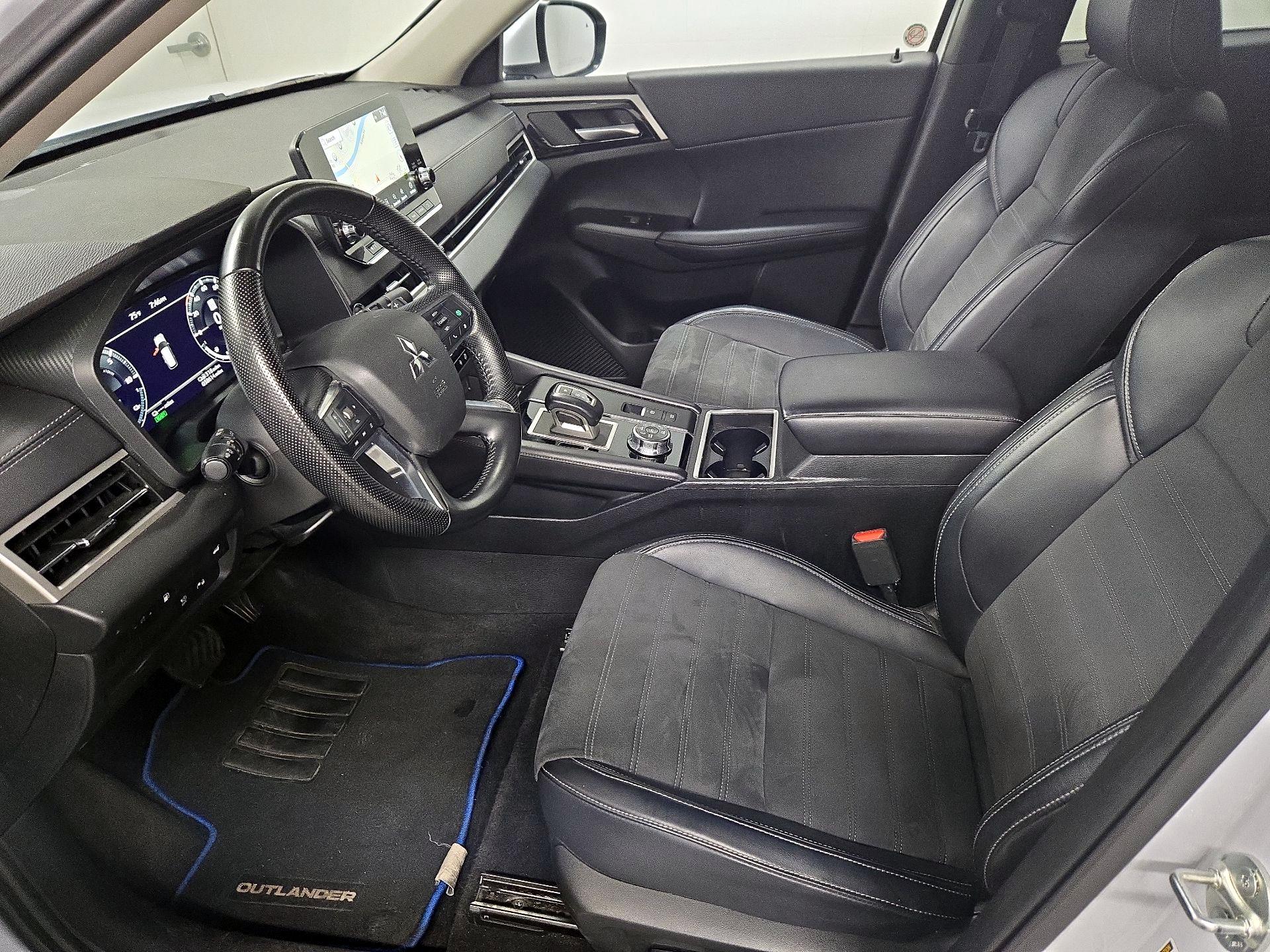 Thumbnail: 2023 Mitsubishi Outlander - 11