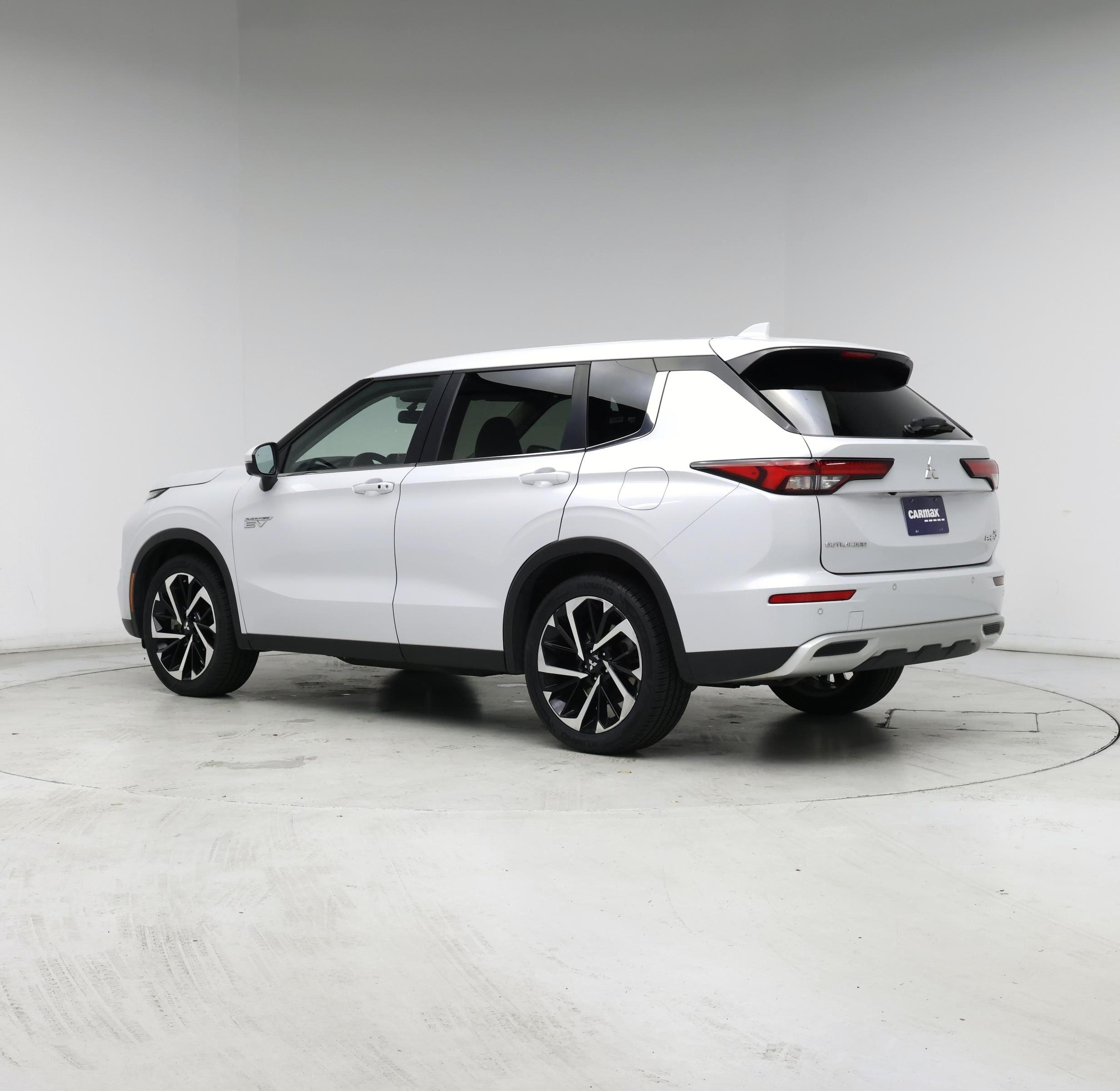 Thumbnail: 2023 Mitsubishi Outlander - 2