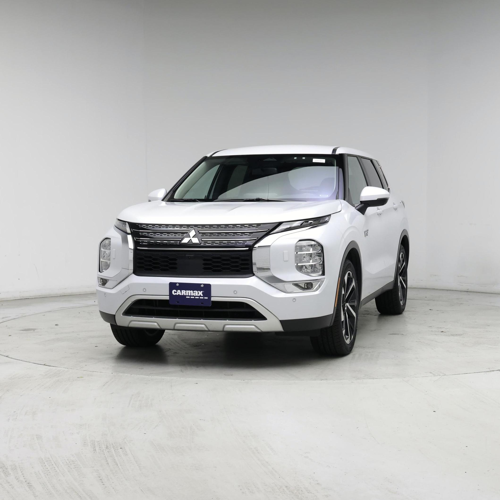 Thumbnail: 2023 Mitsubishi Outlander - 4