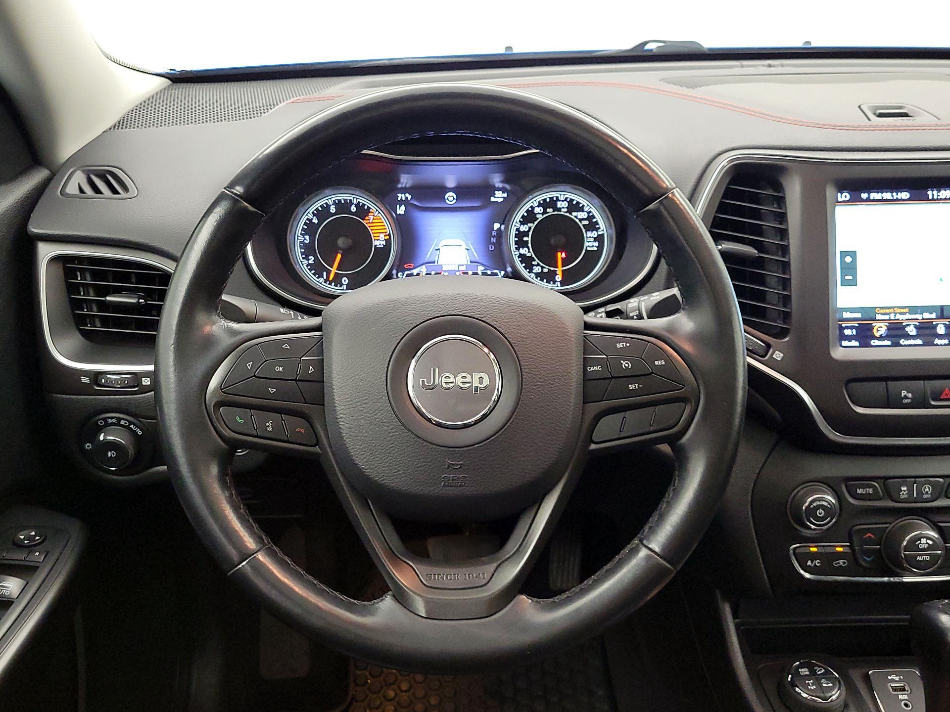 Thumbnail: 2021 Jeep Cherokee - 10