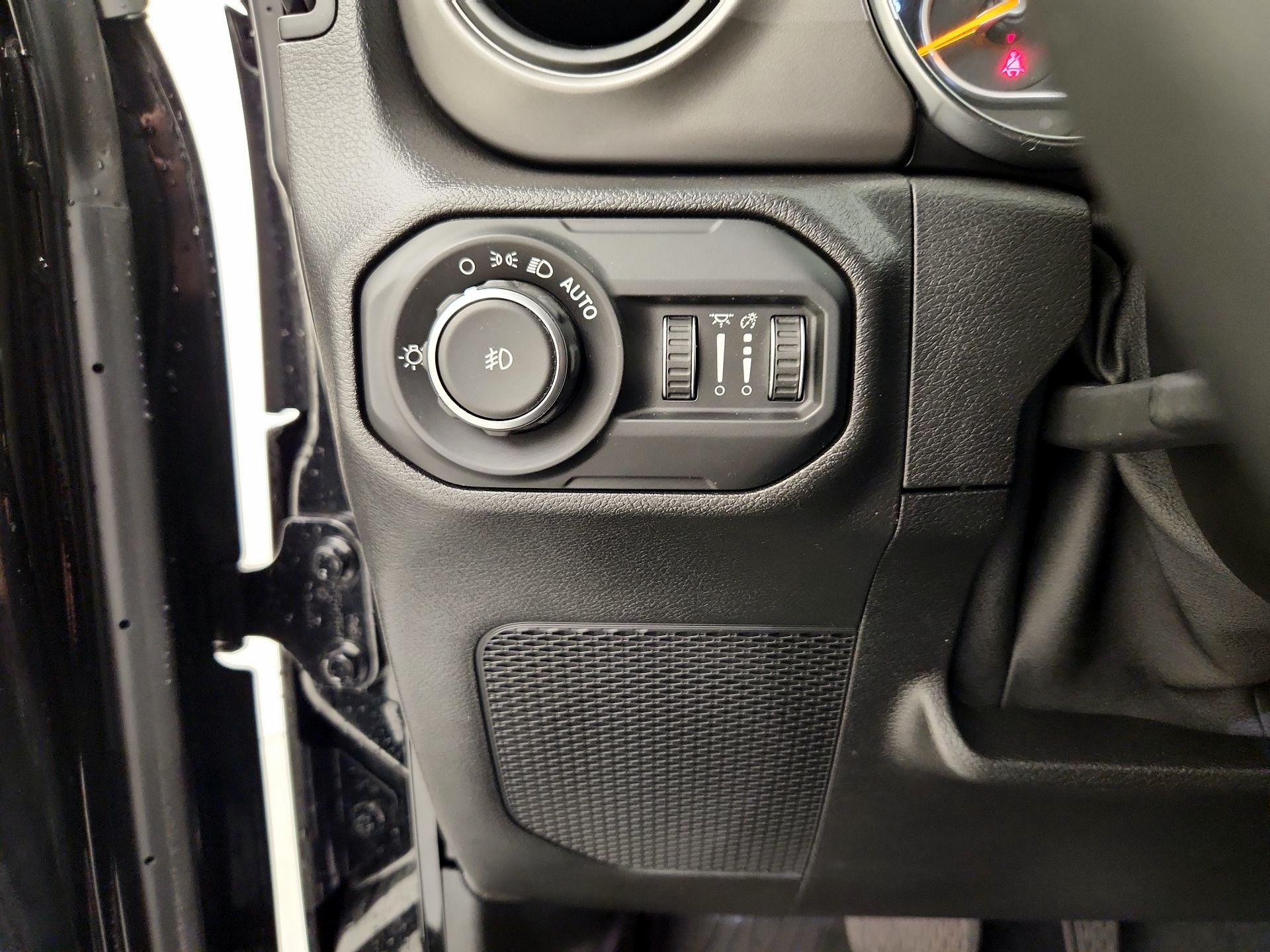 Thumbnail: 2021 Jeep Wrangler - 13