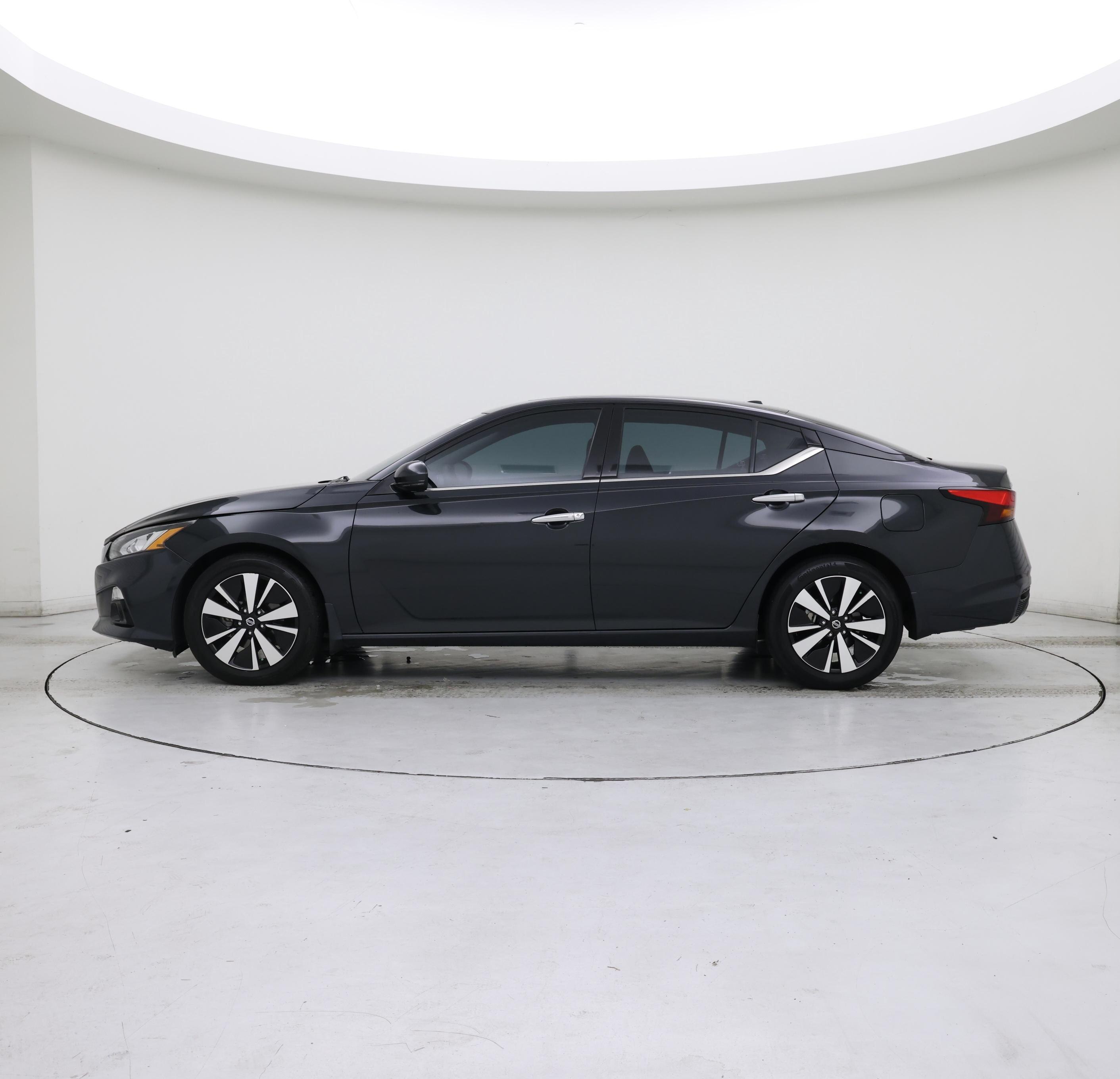 Thumbnail: 2021 Nissan Altima - 3