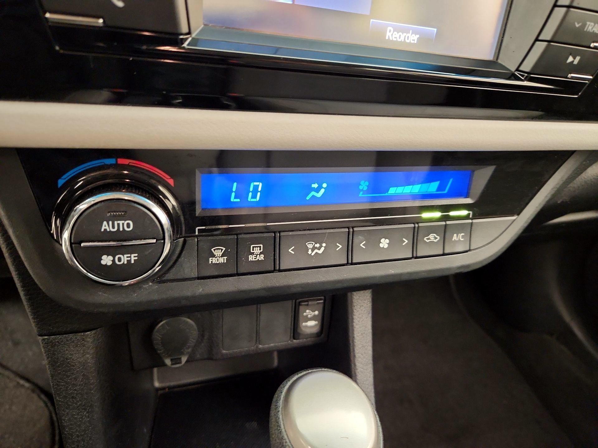Thumbnail: 2016 Toyota Corolla - 16