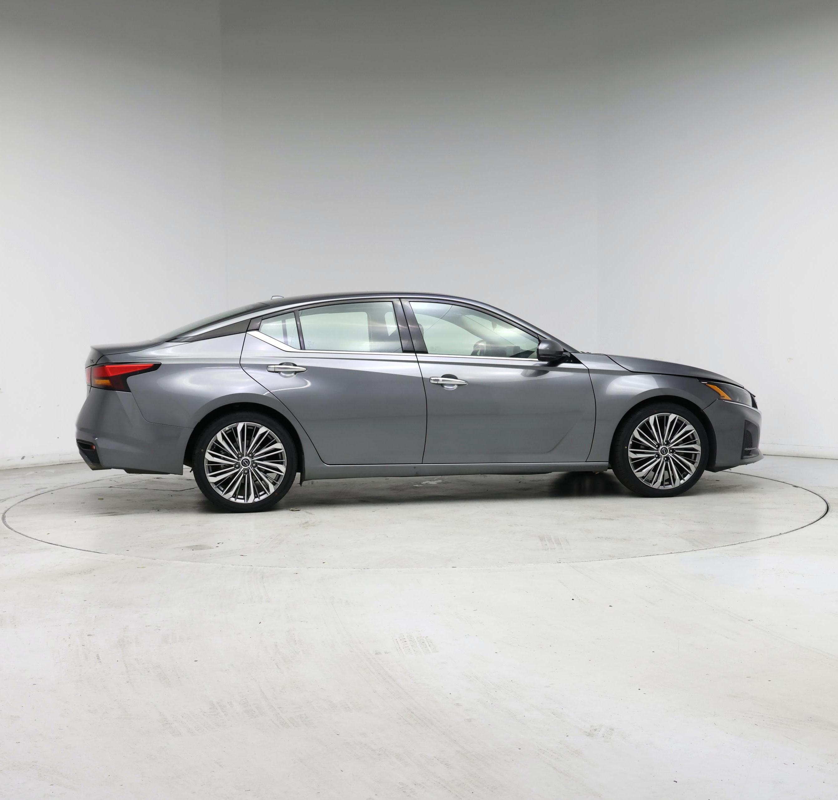 Thumbnail: 2023 Nissan Altima - 7