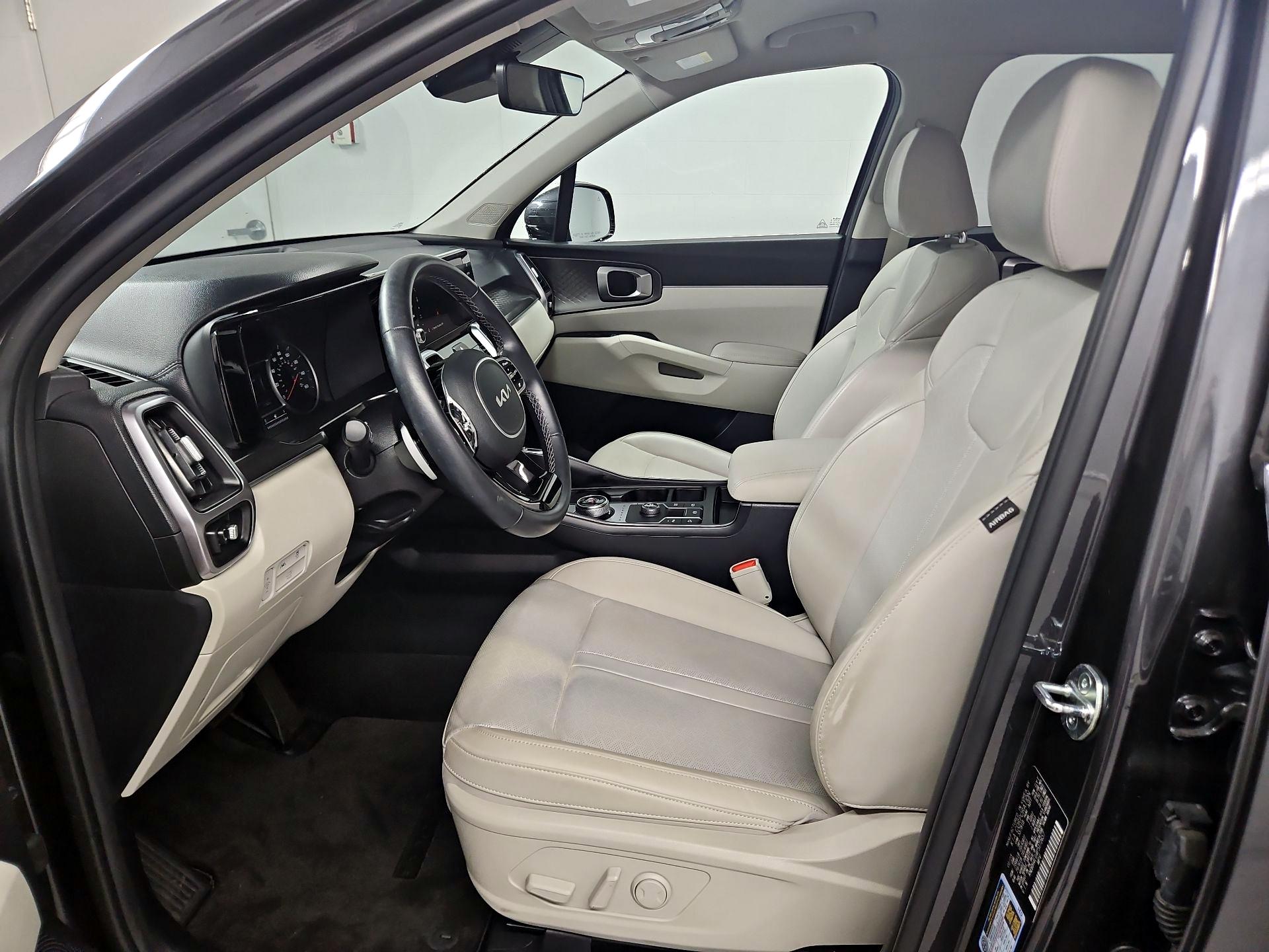 Thumbnail: 2023 Kia Sorento - 11