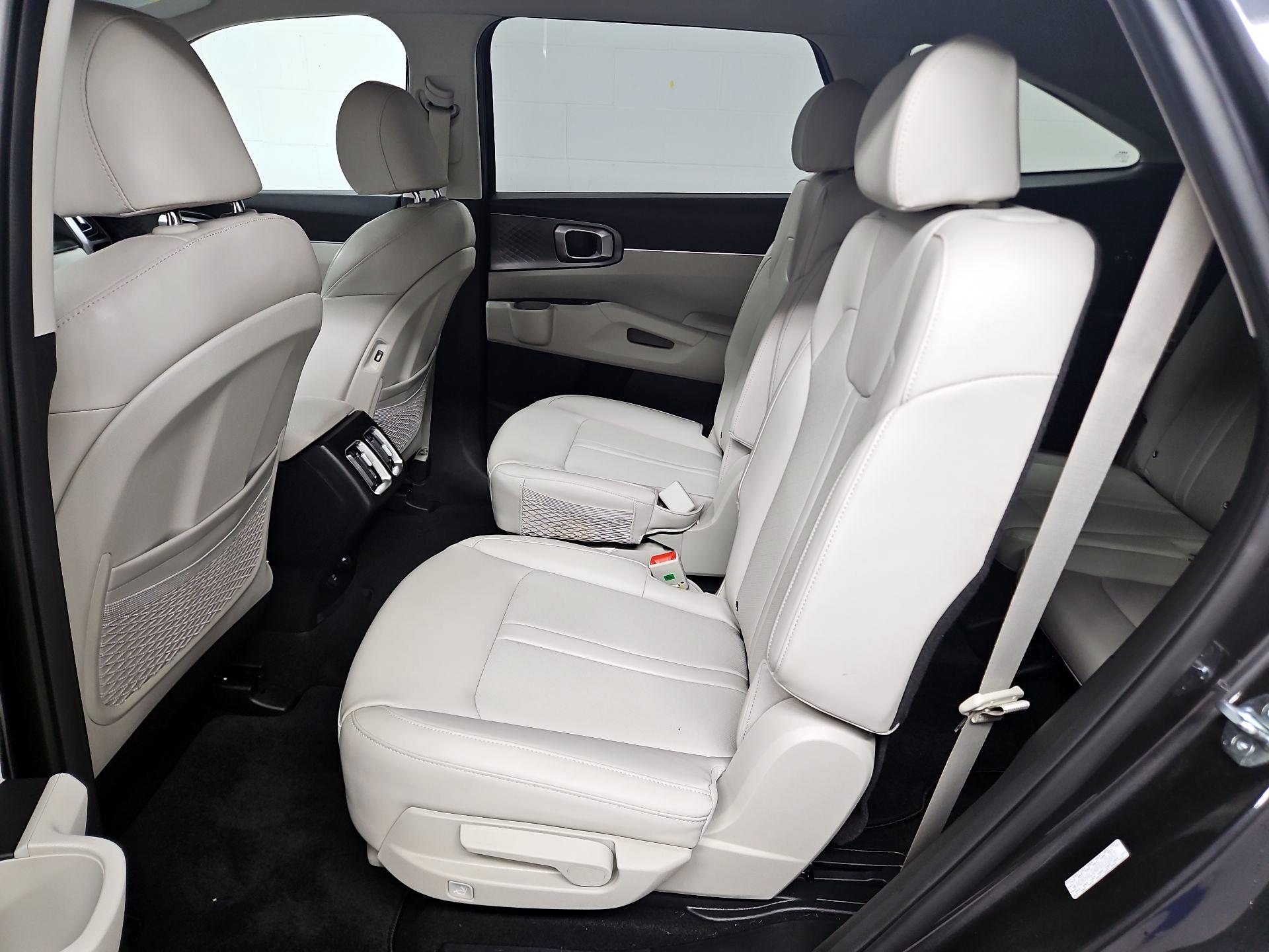 Thumbnail: 2023 Kia Sorento - 20