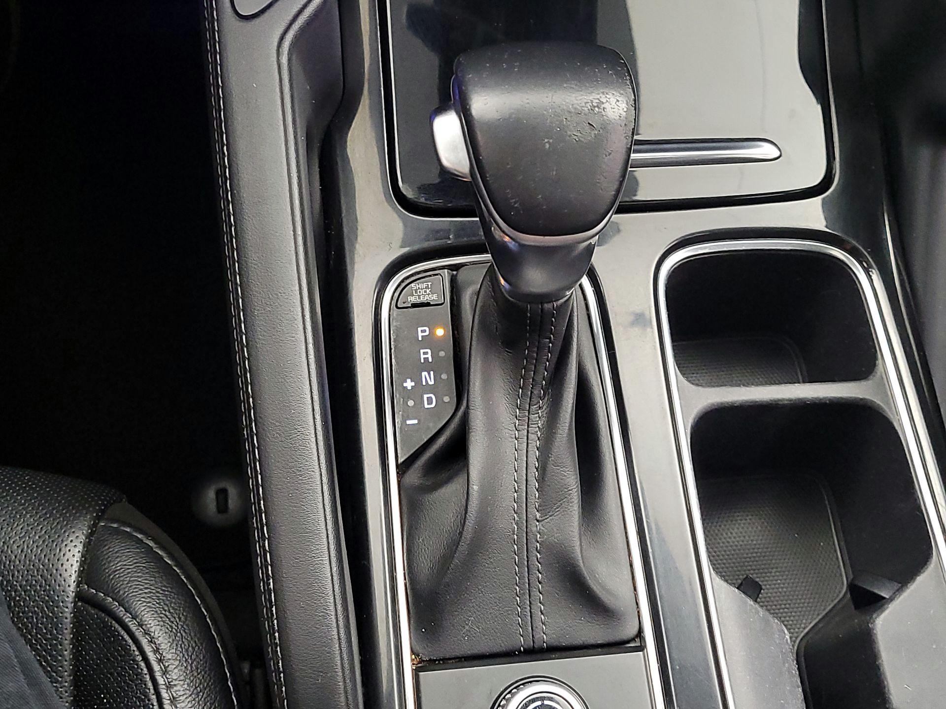 Thumbnail: 2020 Kia Telluride - 18