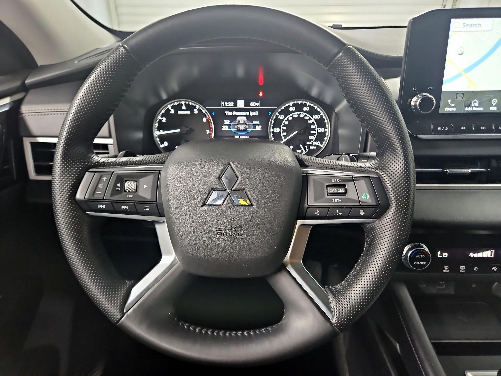 Thumbnail: 2024 Mitsubishi Outlander - 10
