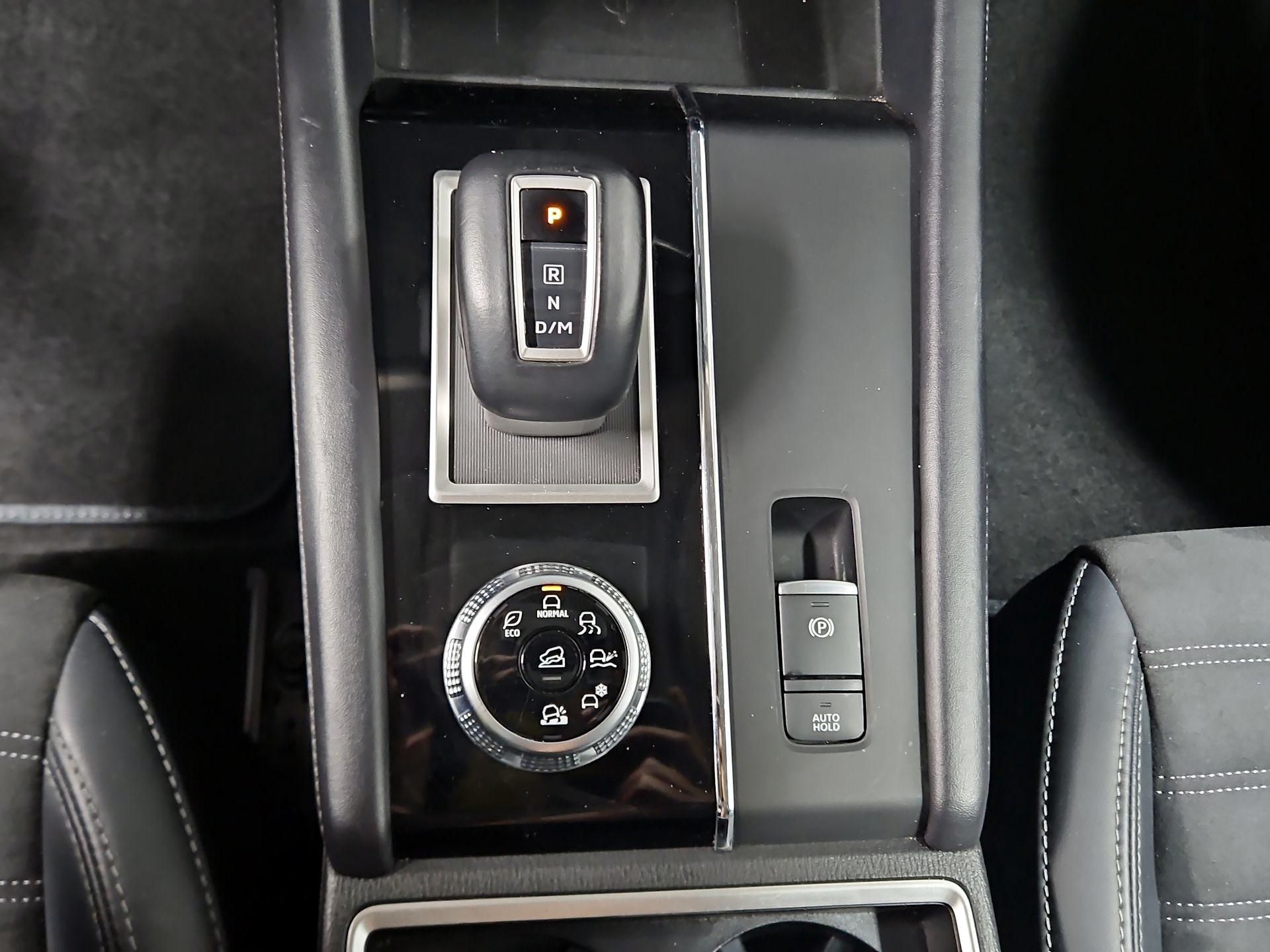 Thumbnail: 2024 Mitsubishi Outlander - 18