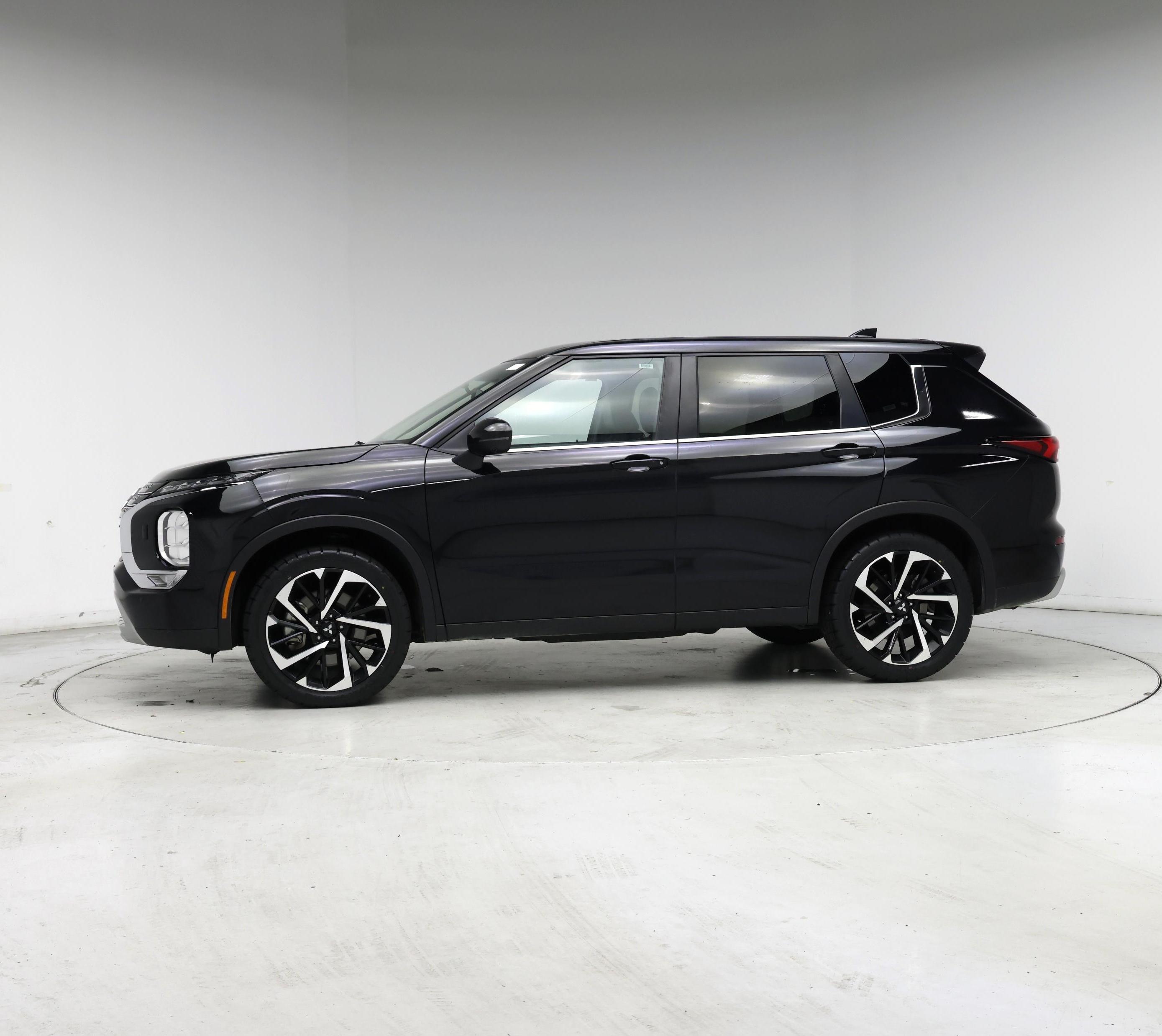 Thumbnail: 2024 Mitsubishi Outlander - 3