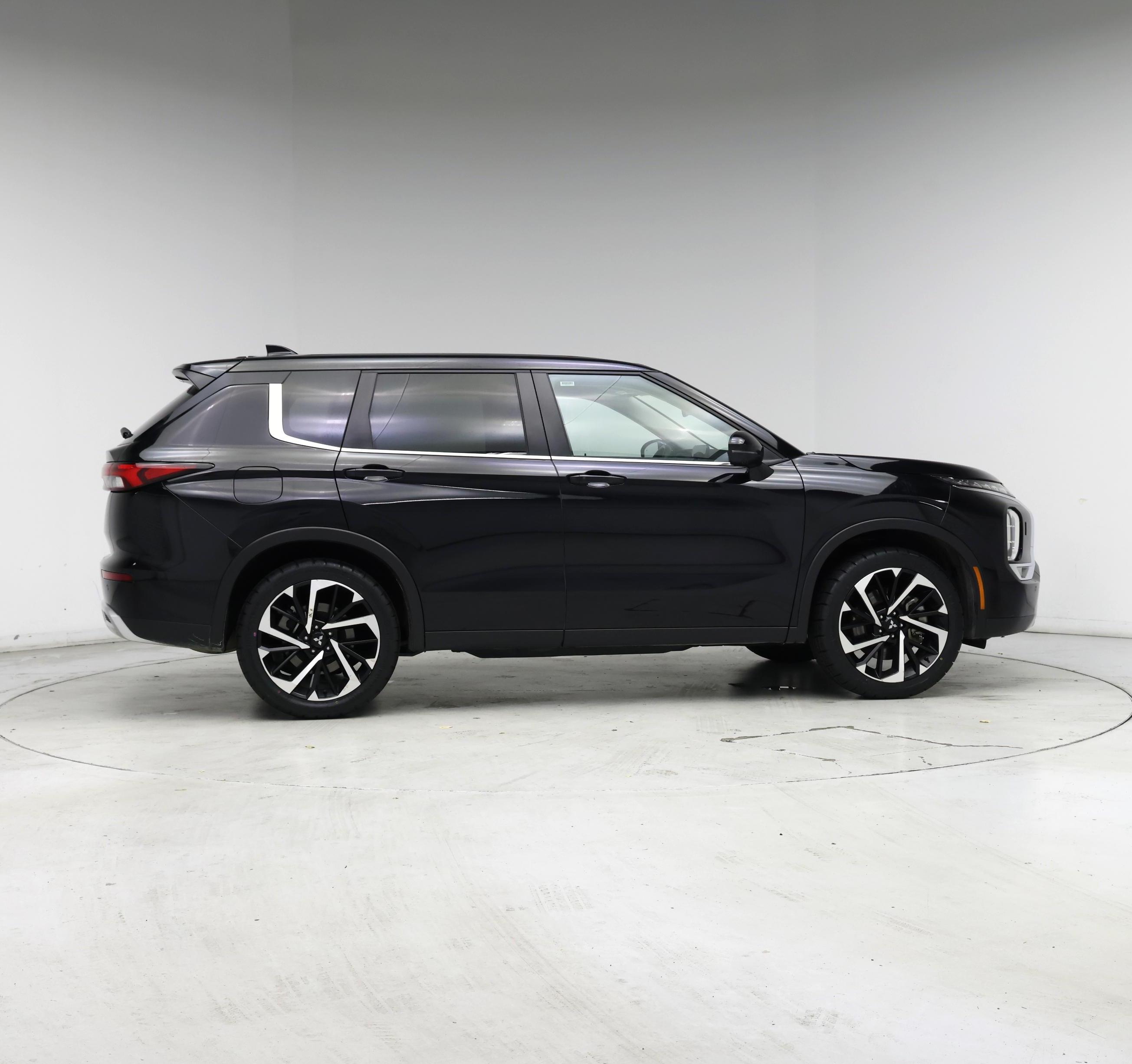 Thumbnail: 2024 Mitsubishi Outlander - 7