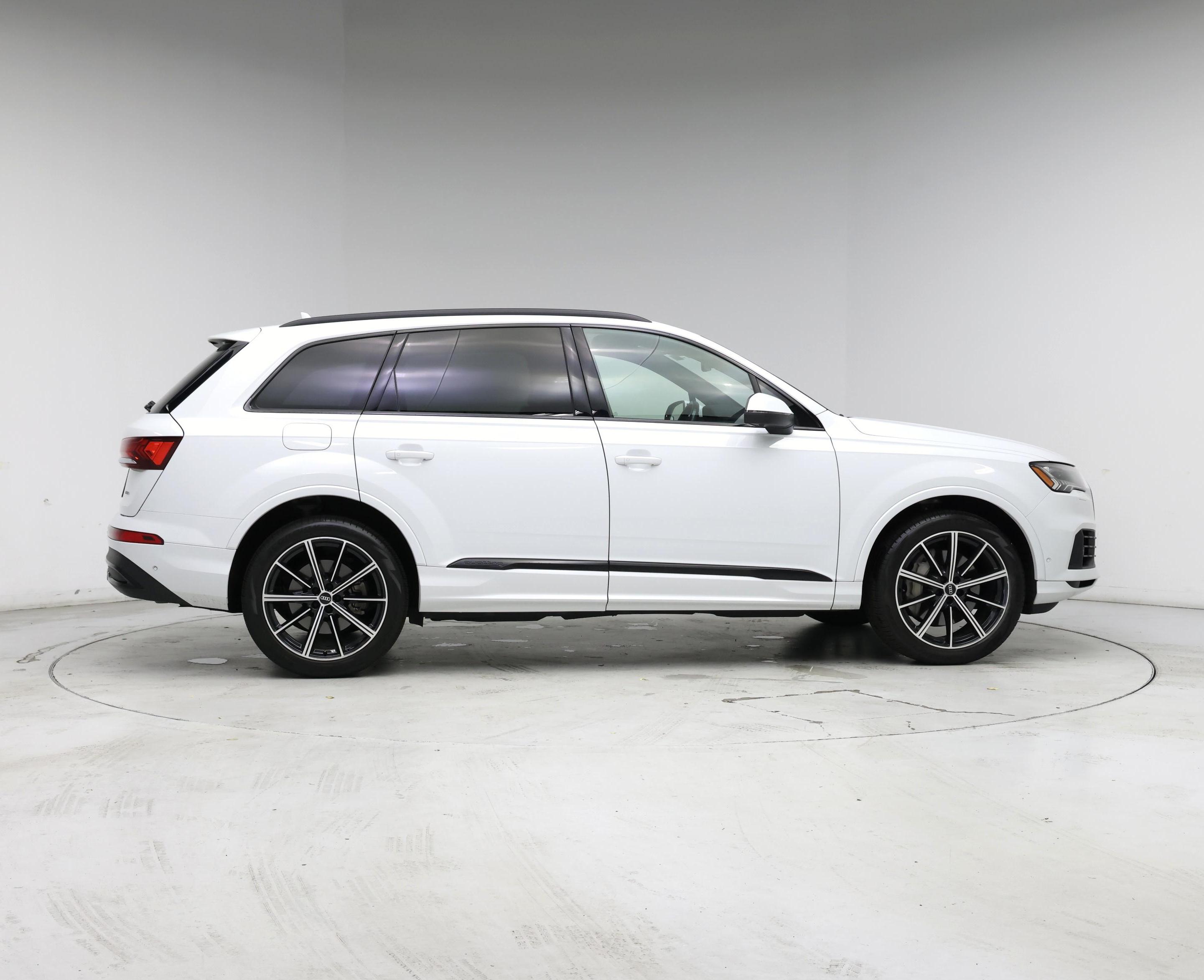 Thumbnail: 2021 Audi Q7 - 7