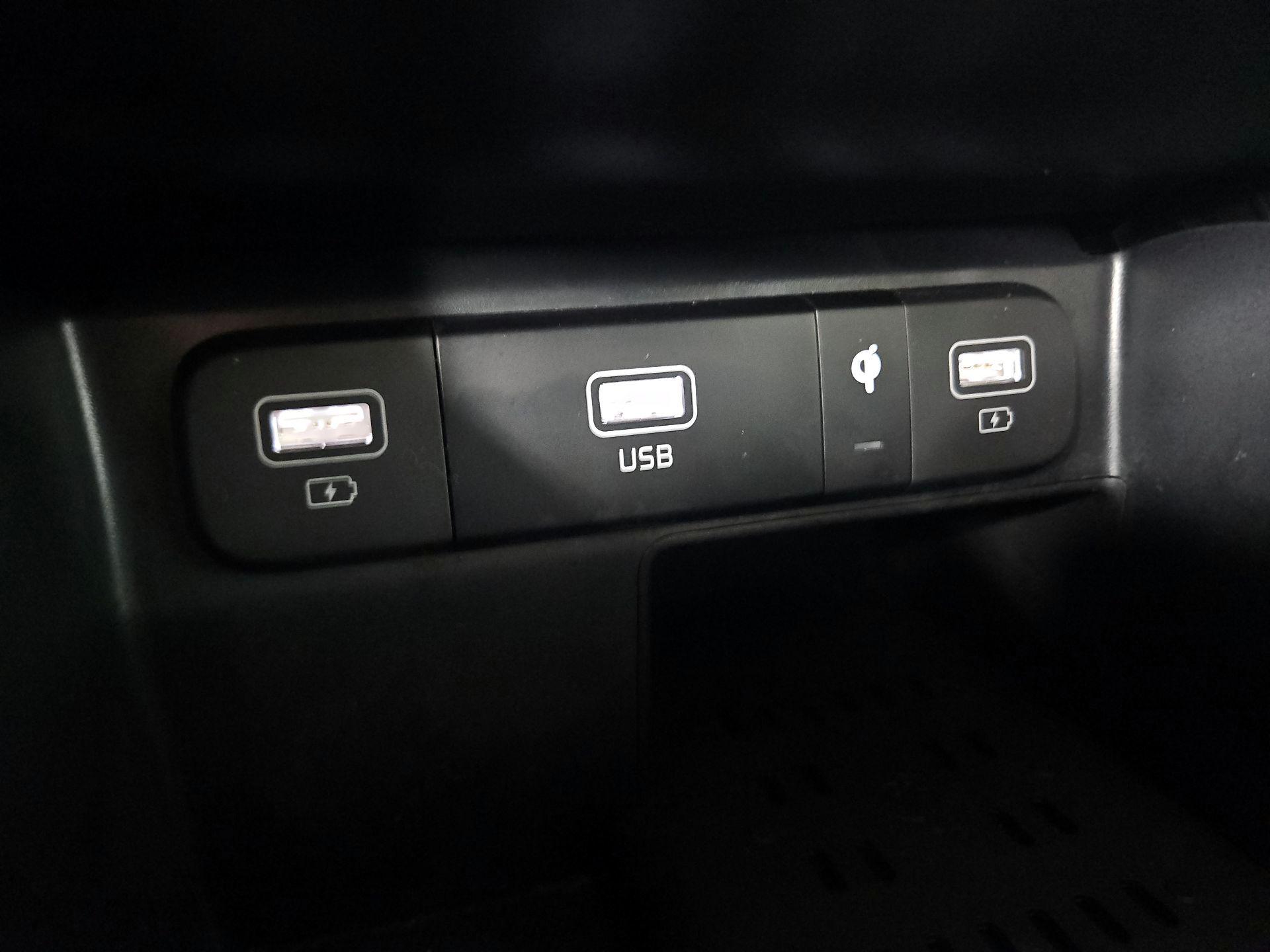 Thumbnail: 2022 Kia Sorento - 19